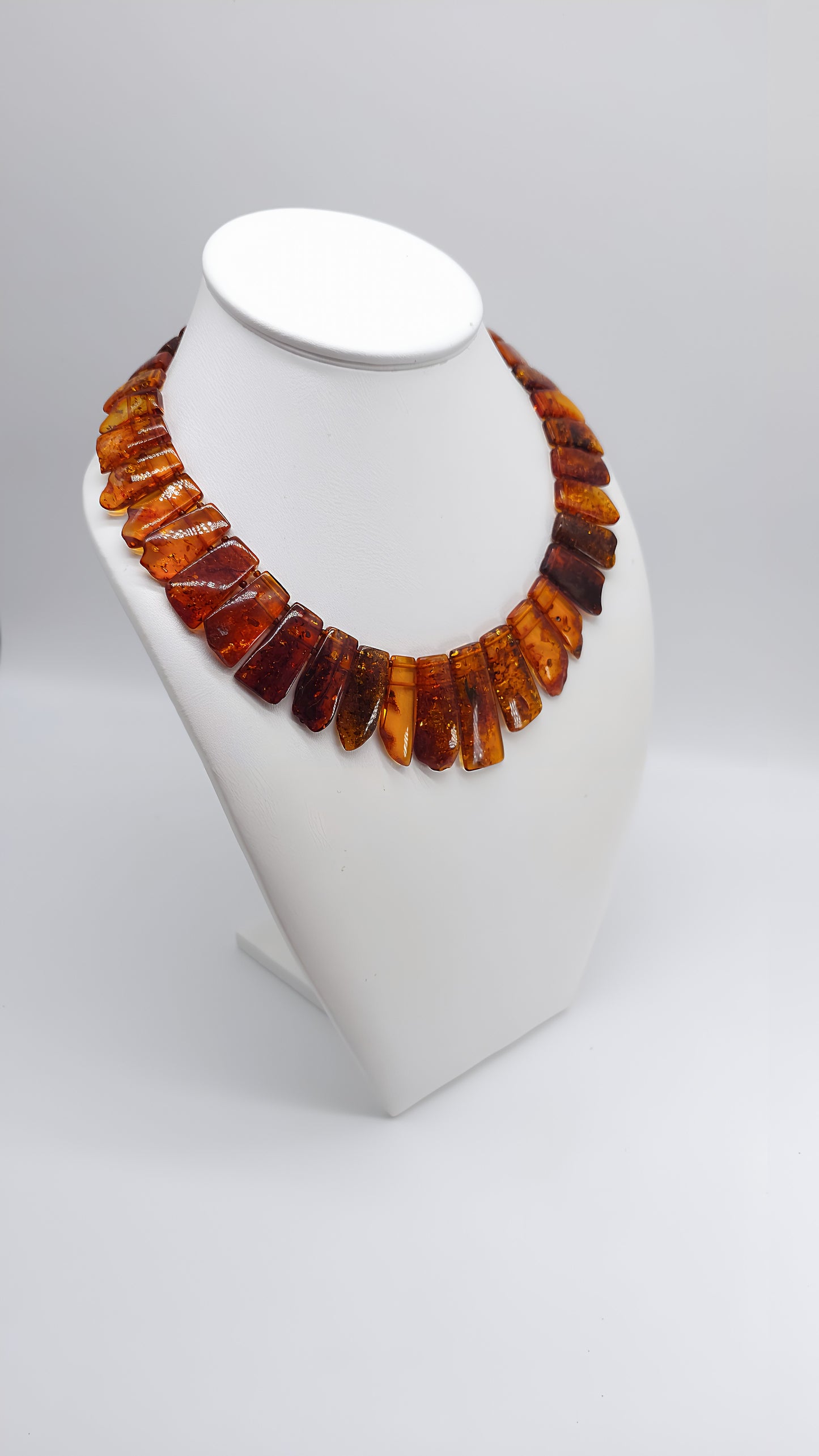 Bernsteinstrahlen: Einzigartige Collier