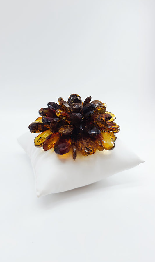 Nature-inspired amber brooch – unique flower design