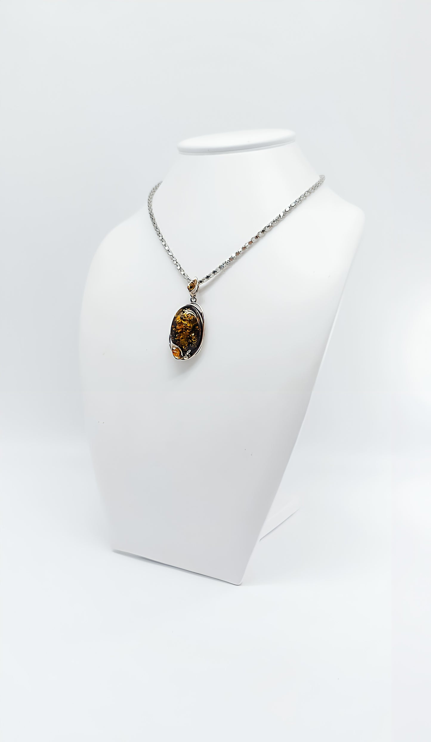 Antique elegance: amber pendant in silver