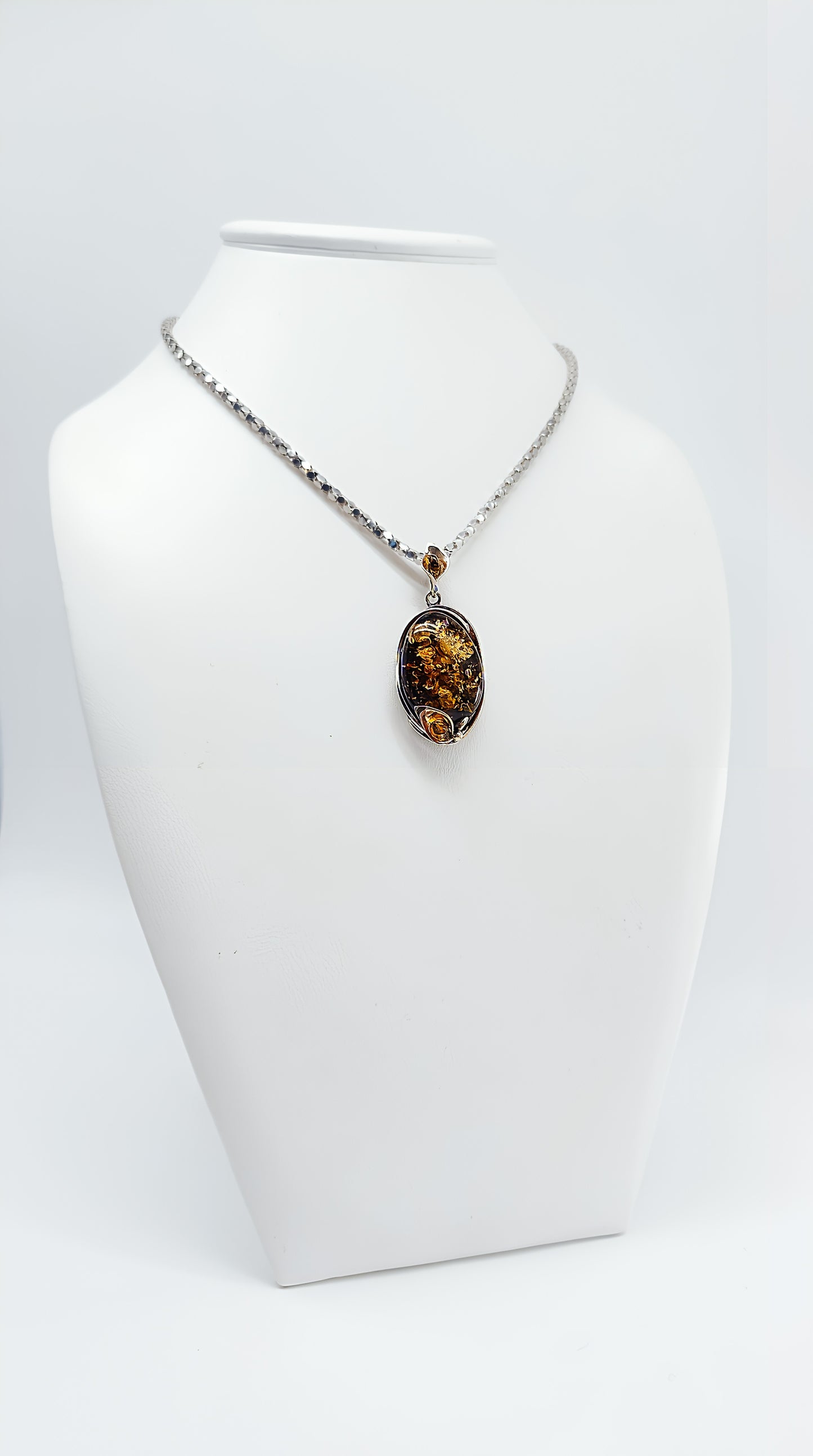 Antique elegance: amber pendant in silver
