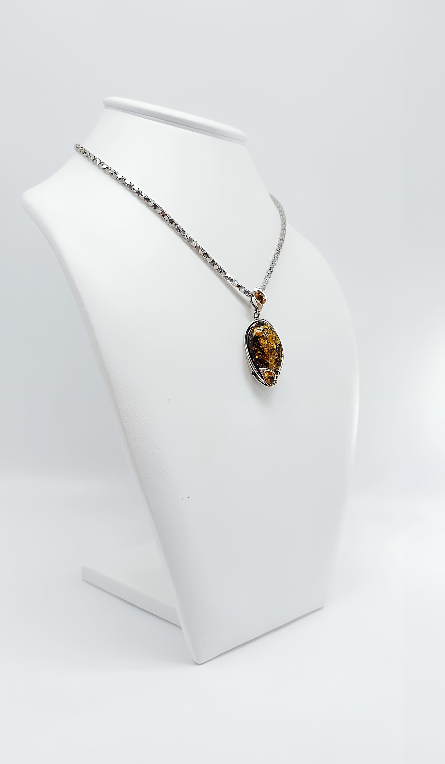 Antique elegance: amber pendant in silver