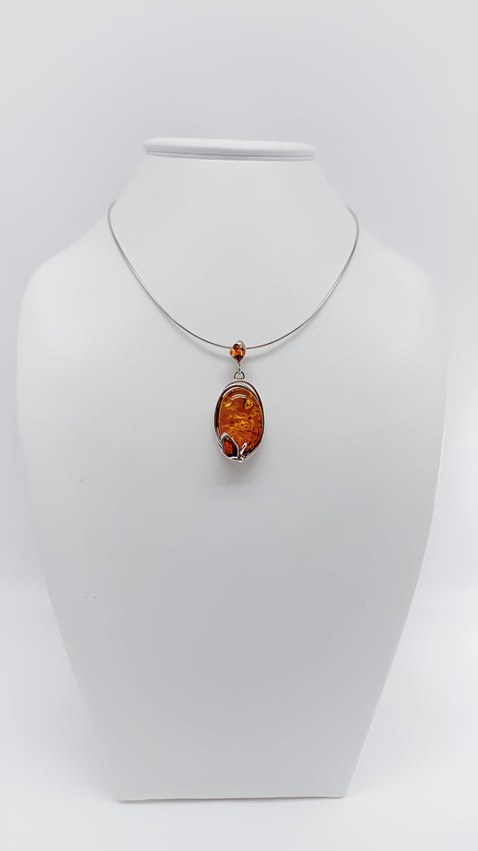 Highlight: Amber and silver in harmony