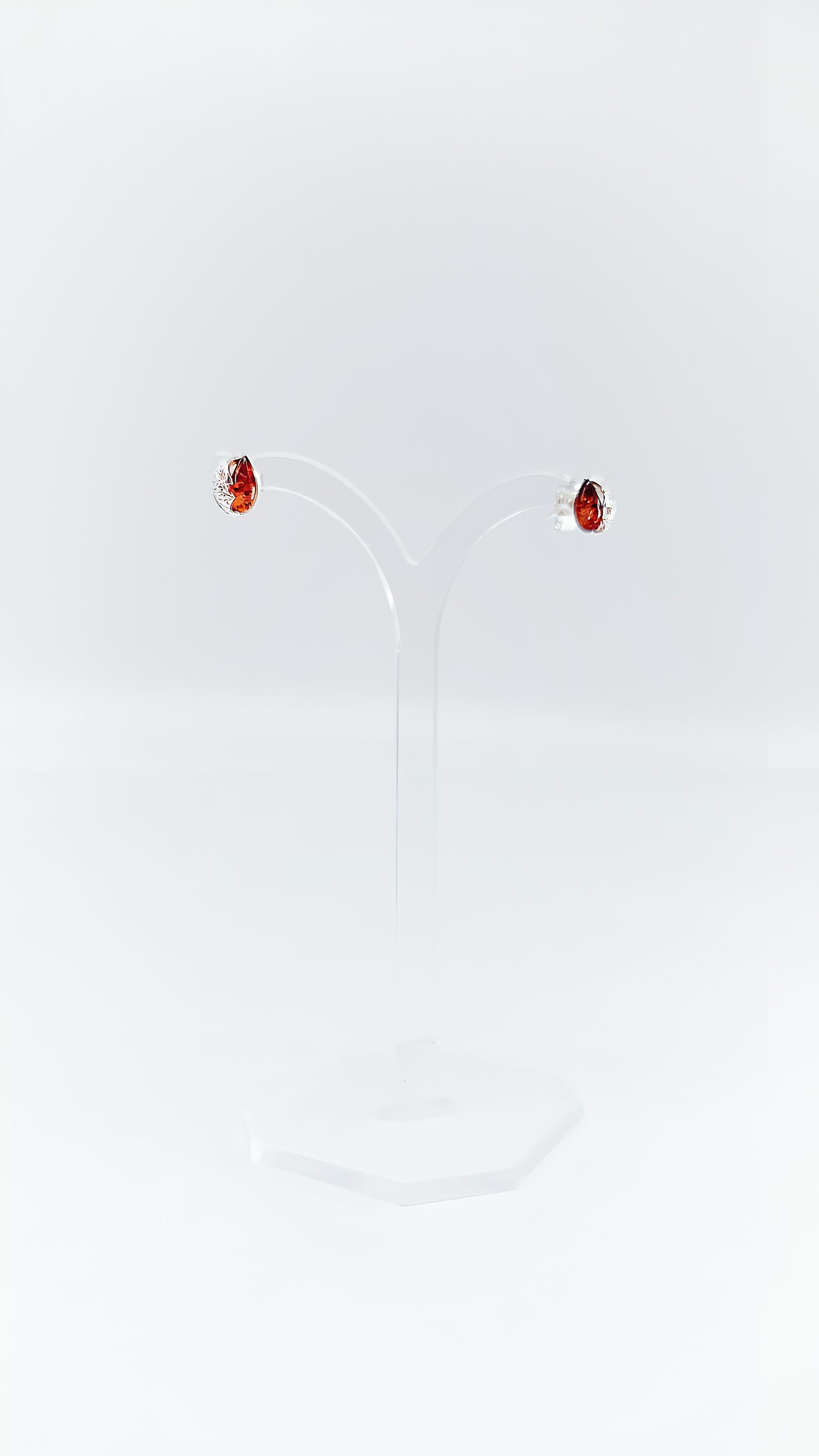Shimmering drops: Amber meets precious silver