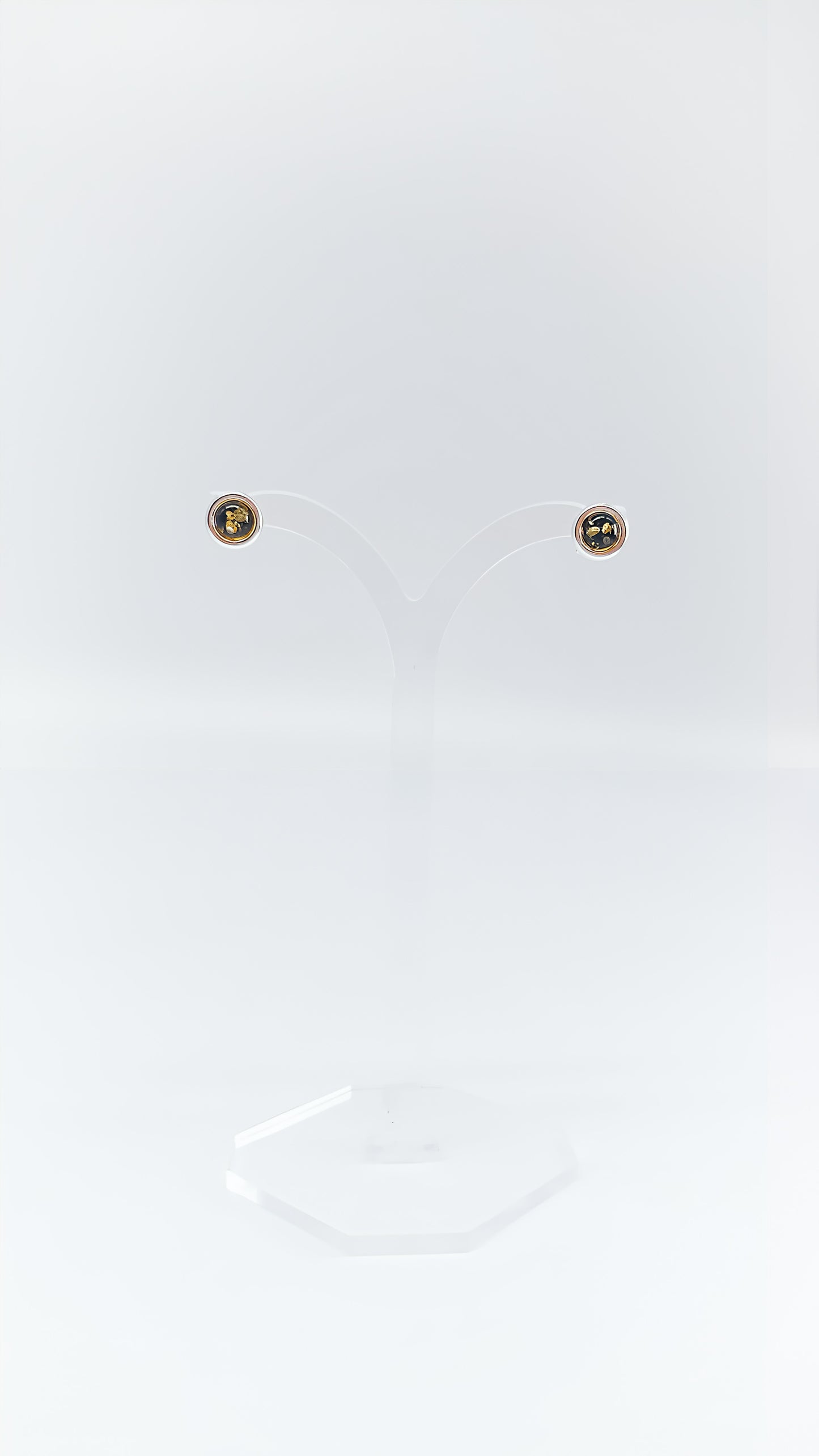 Simple elegance in green amber