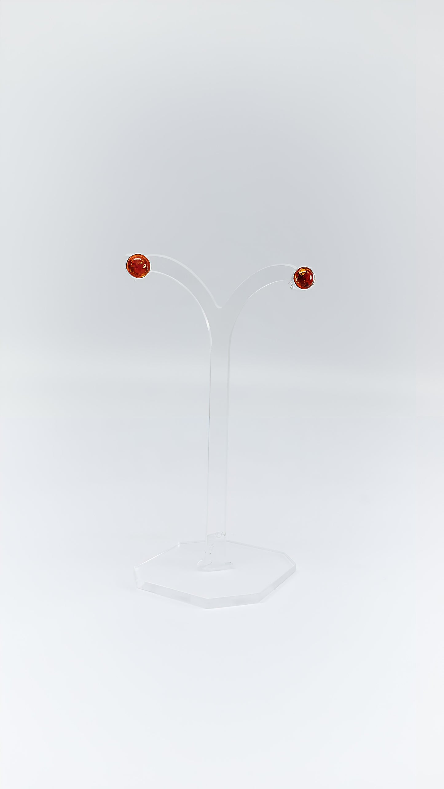 Round perfection: amber earrings in silver