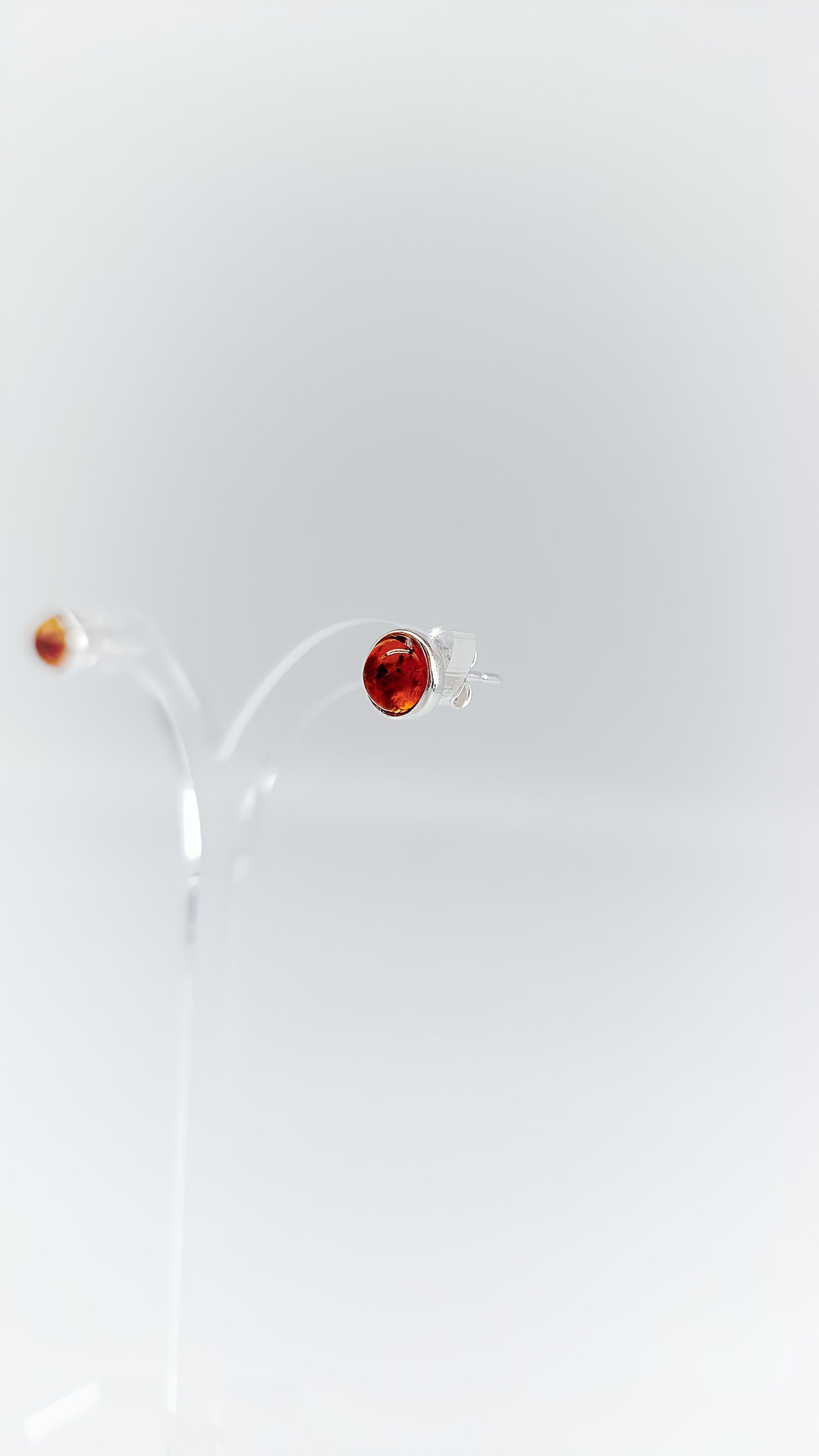 Round perfection: amber earrings in silver