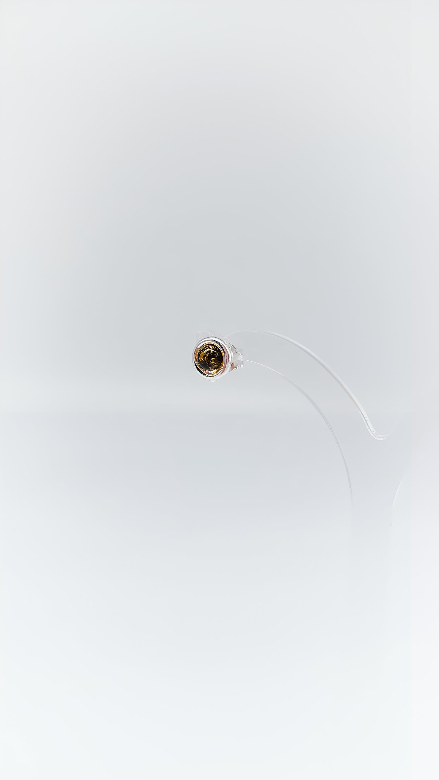 Minimalist and elegant: earrings with amber