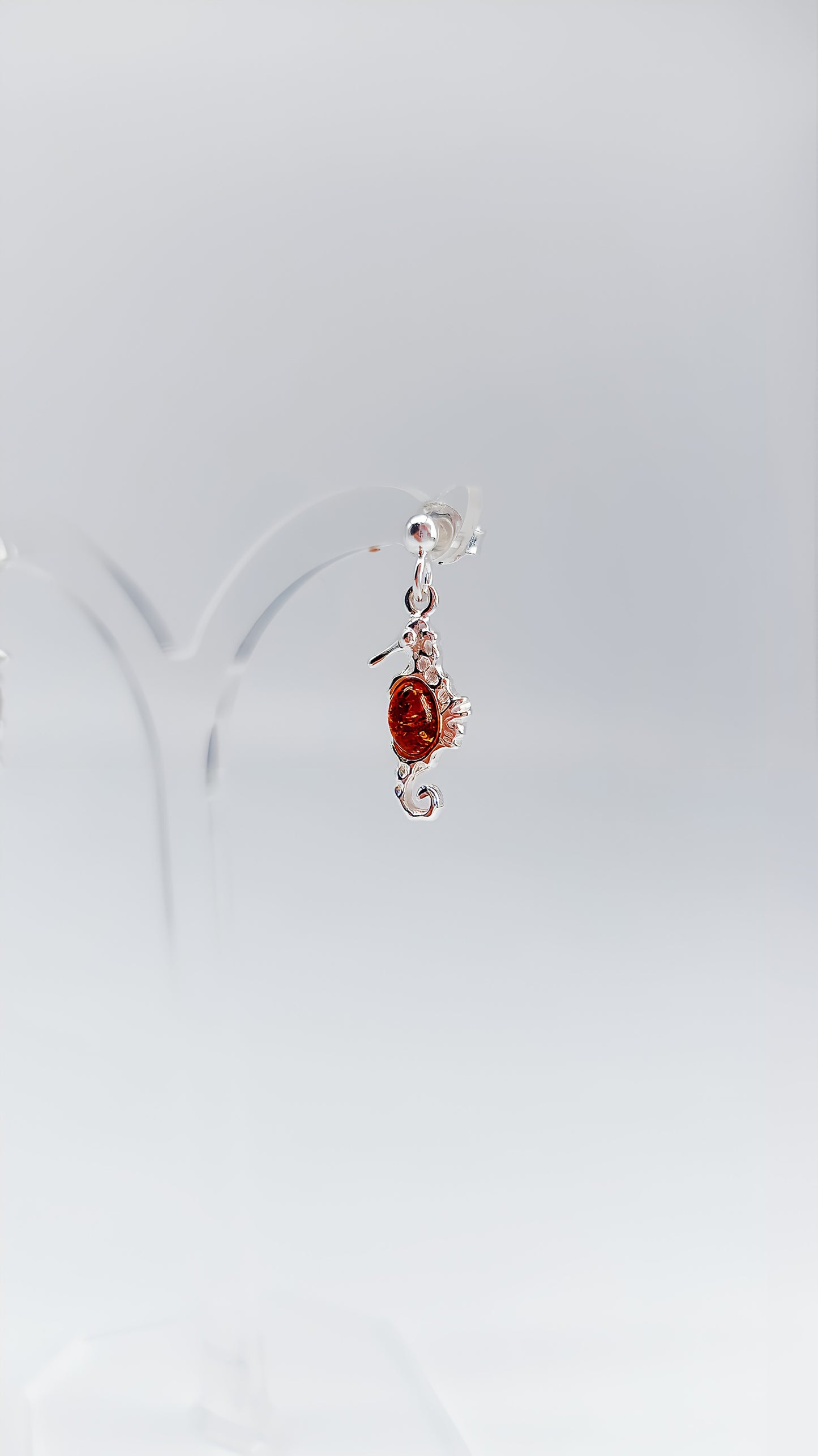 Summery lightness: amber seahorses