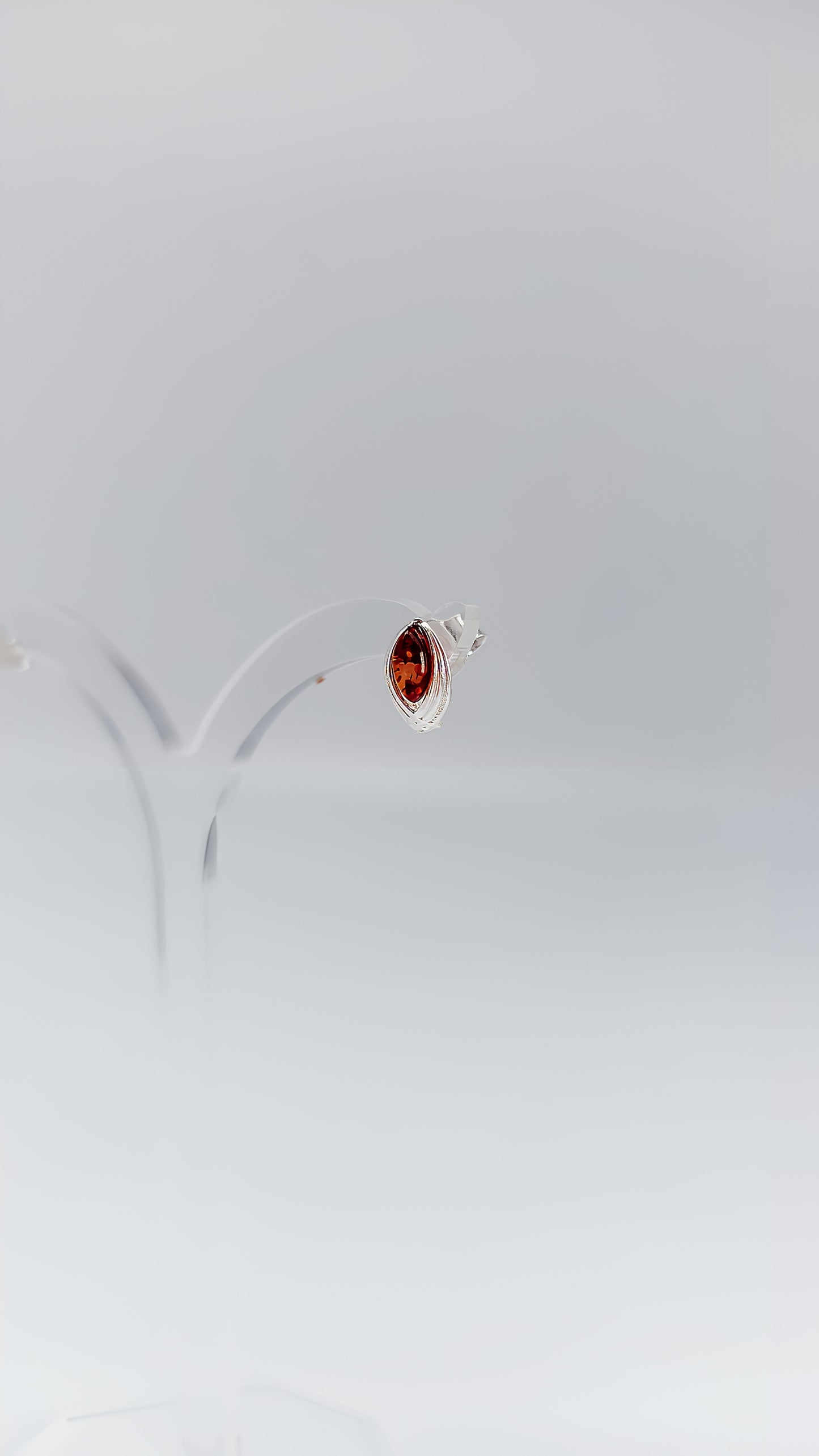 Designer earrings with natural amber – modern & elegant