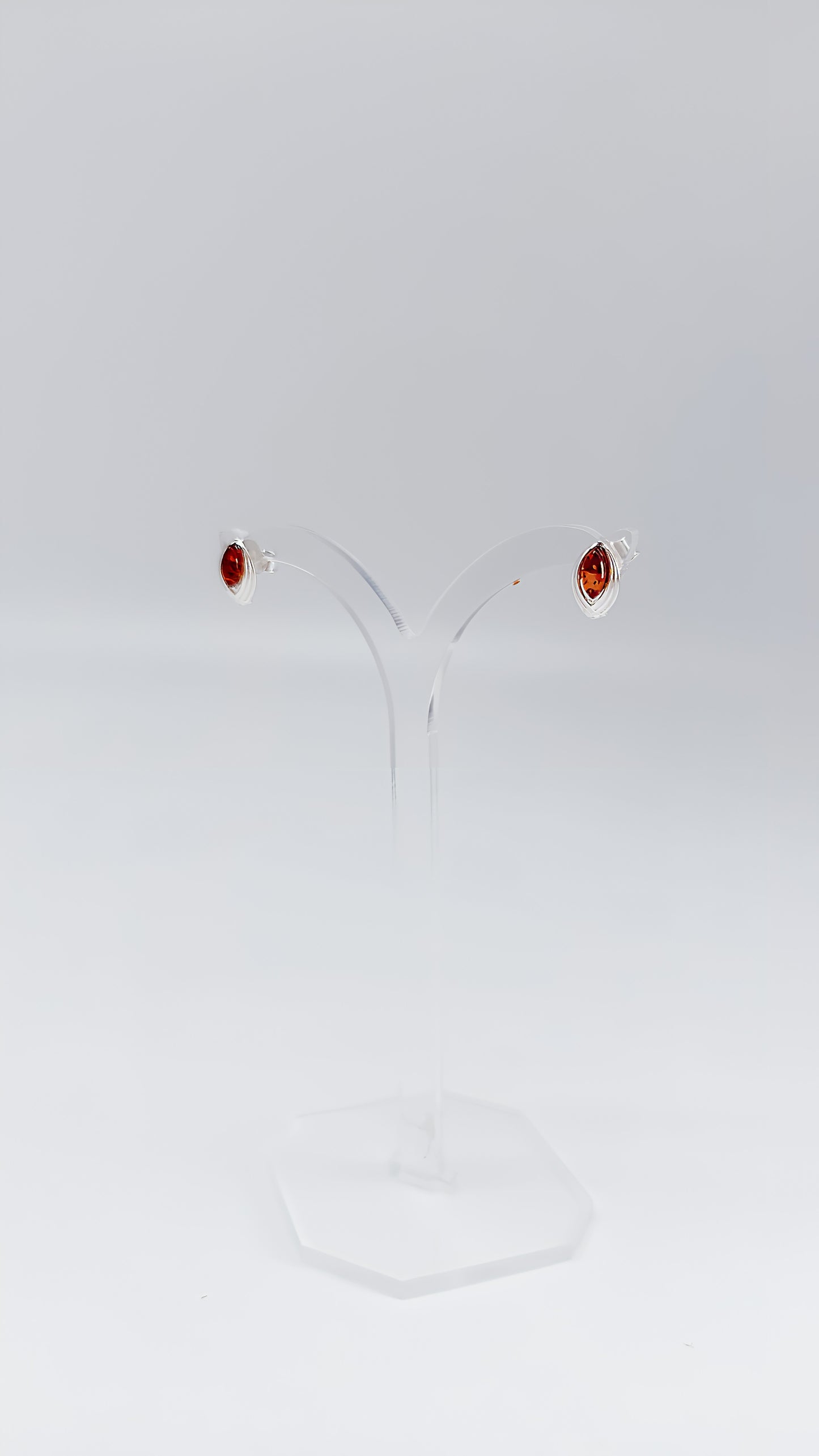Designer earrings with natural amber – modern & elegant