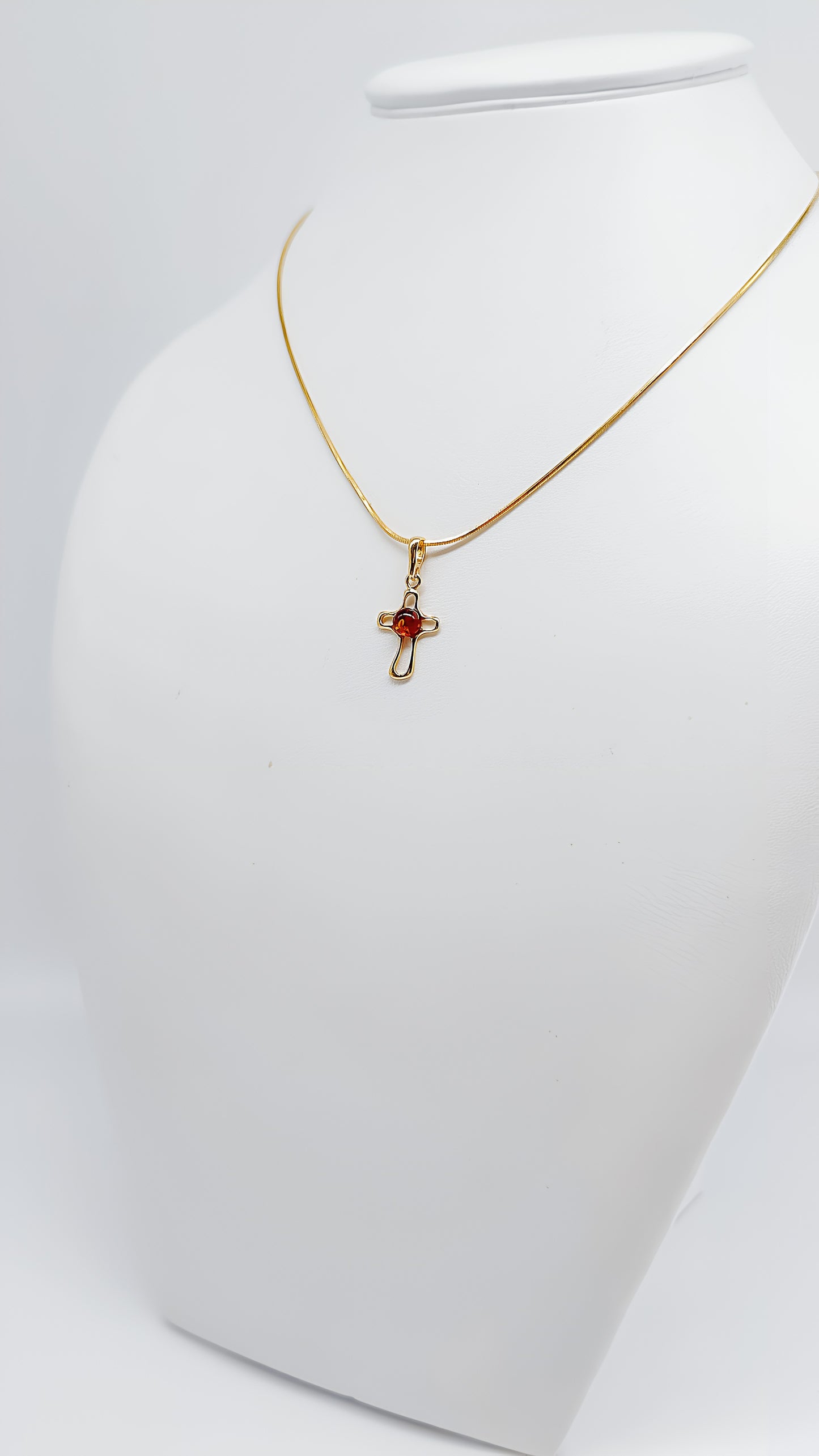 Elegantes Kreuz – Vergoldetes Silber & Bernstein