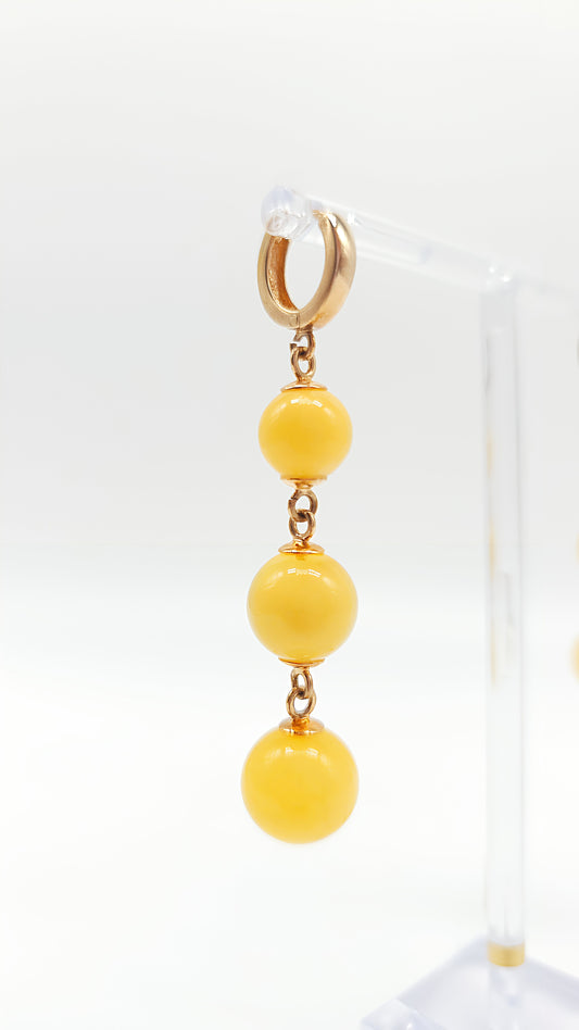Shimmering earrings: amber & gold