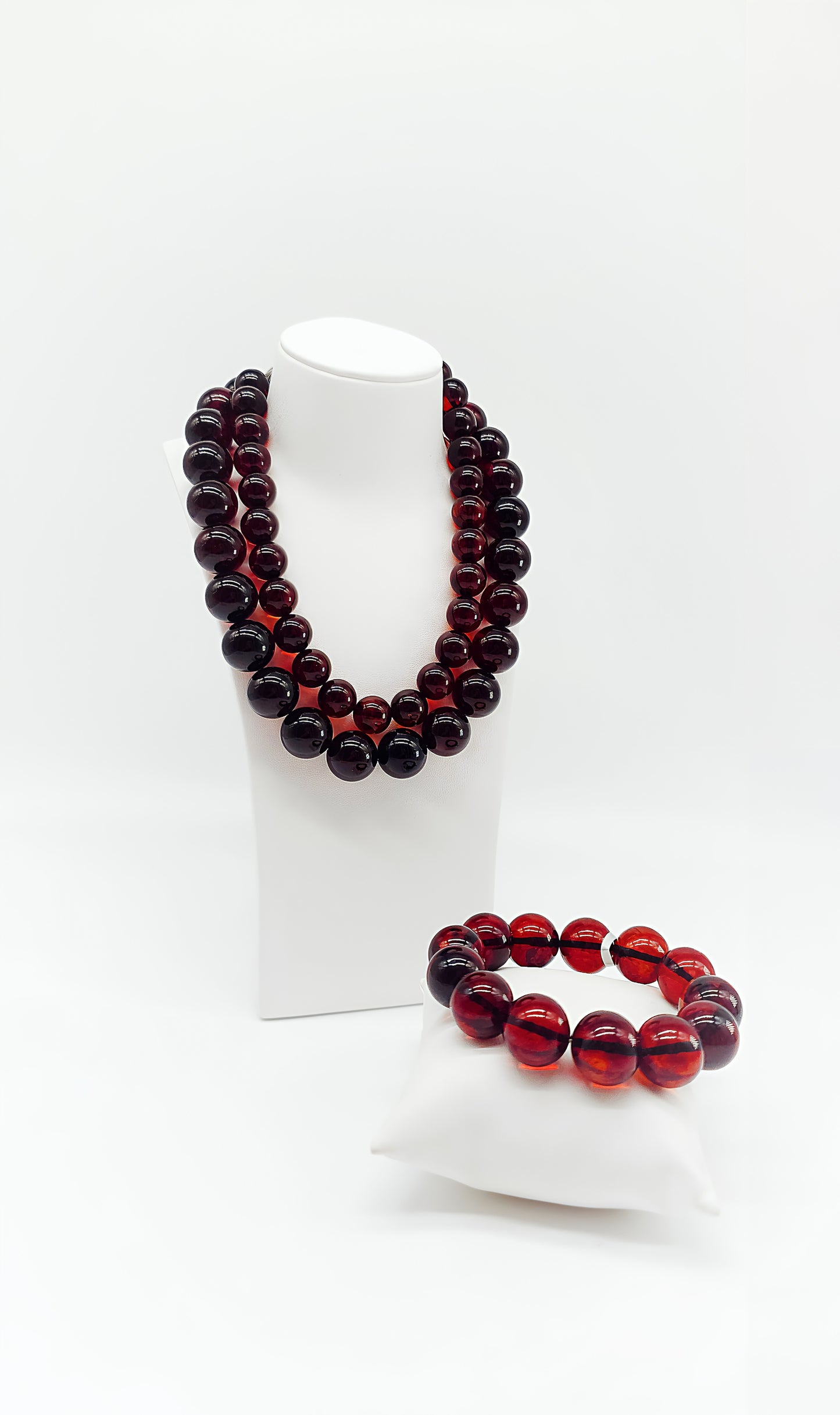 Amber bracelet: radiant shine in red