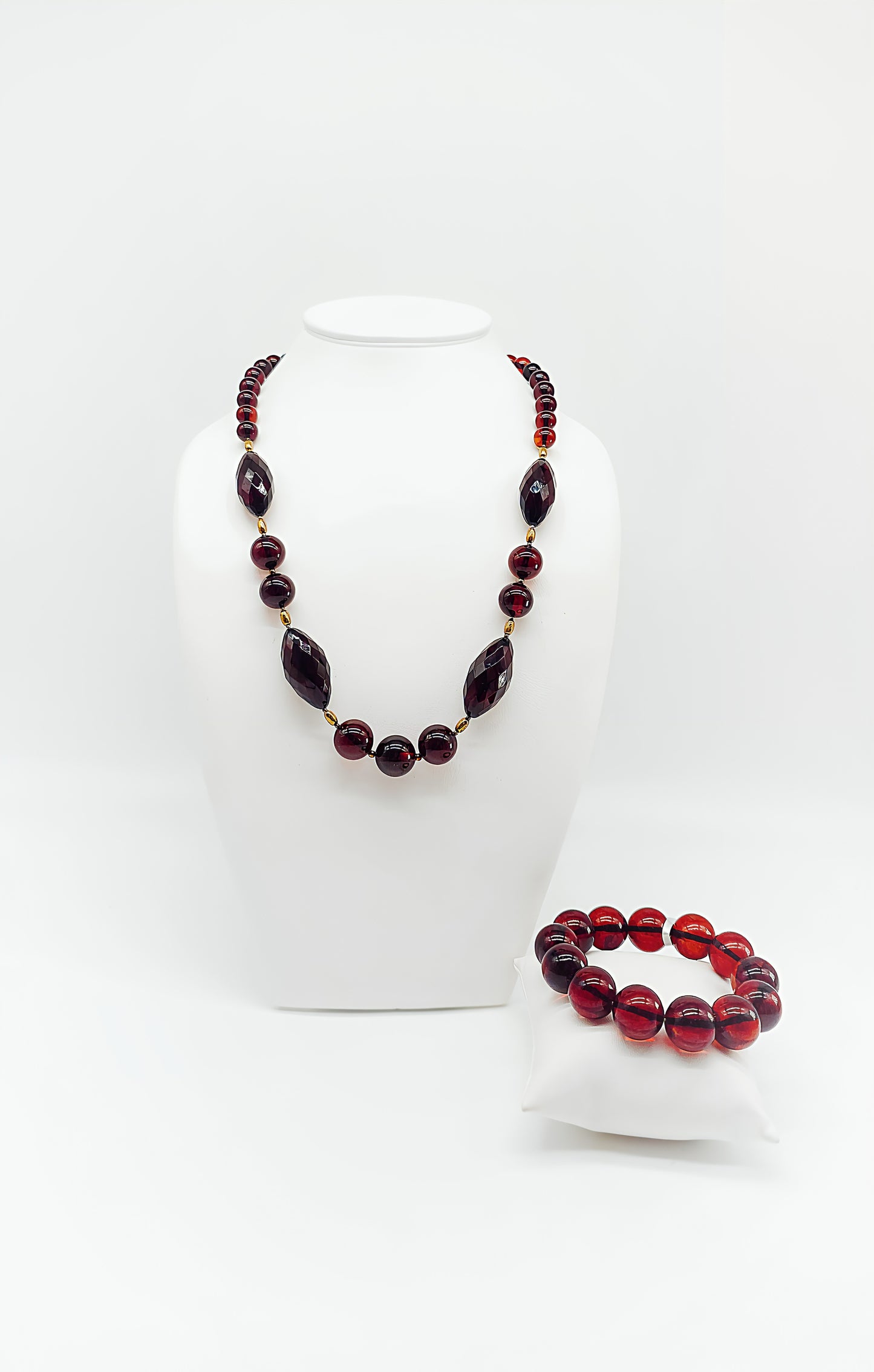 Amber bracelet: radiant shine in red