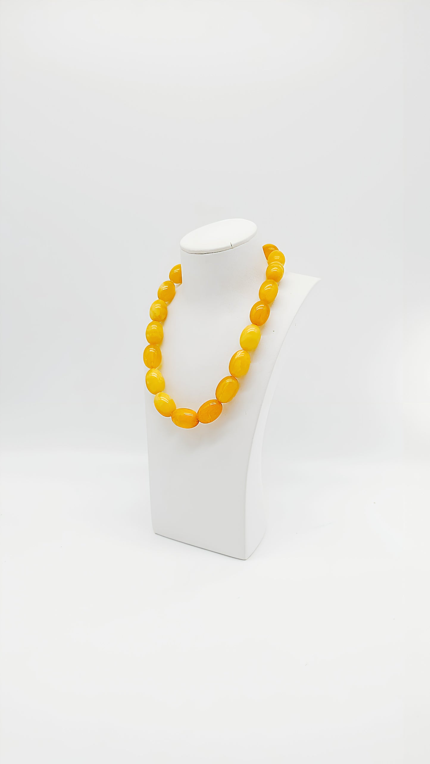 Bright yellow tones: Unique amber necklace