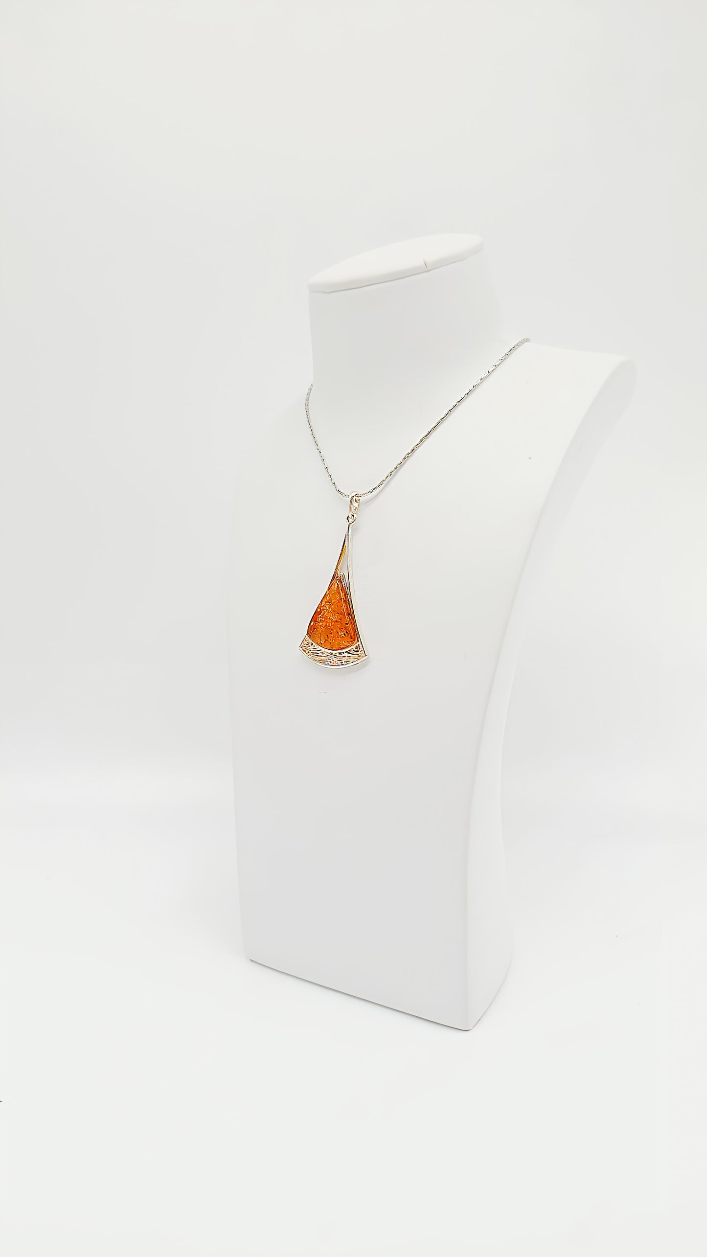 Golden accents: amber pendant in a noble design