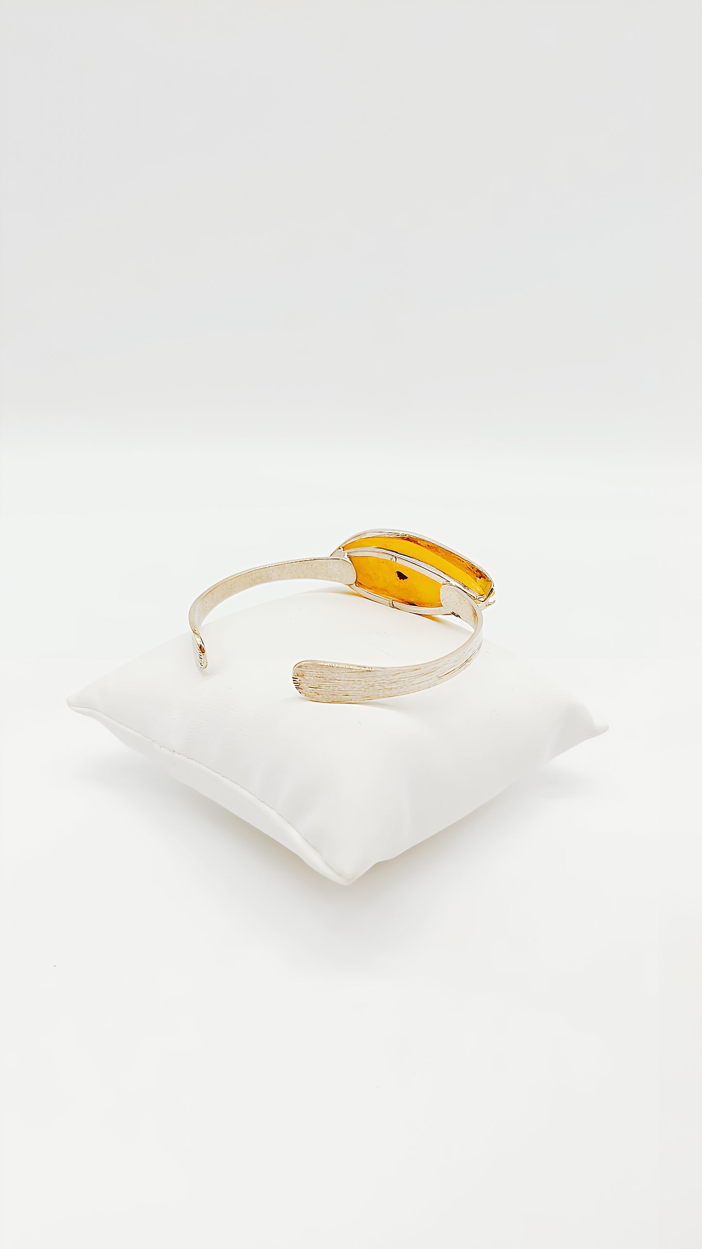 Sunbeams on the wrist: amber in sterling silver