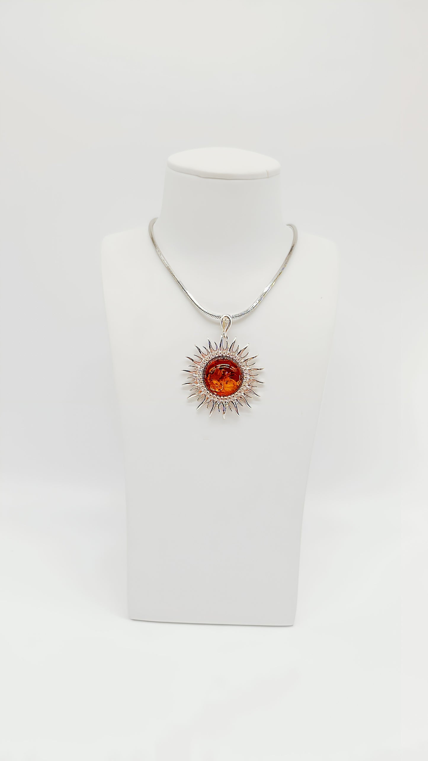 Damenanhänger Sonne Silber – Geschenkidee mit Bedeutung