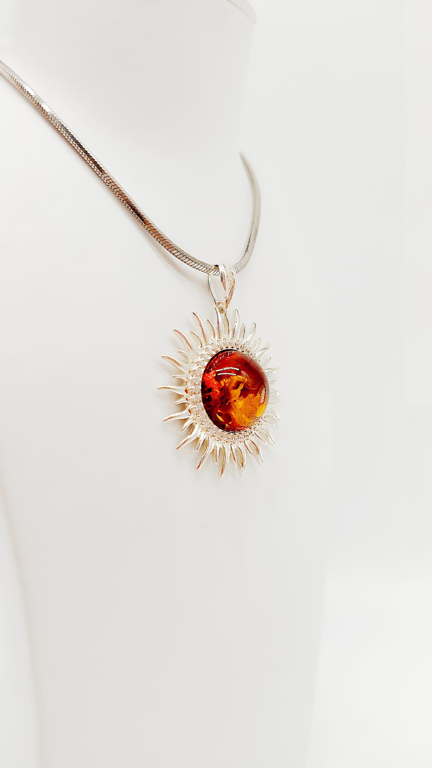 Damenanhänger Sonne Silber – Geschenkidee mit Bedeutung