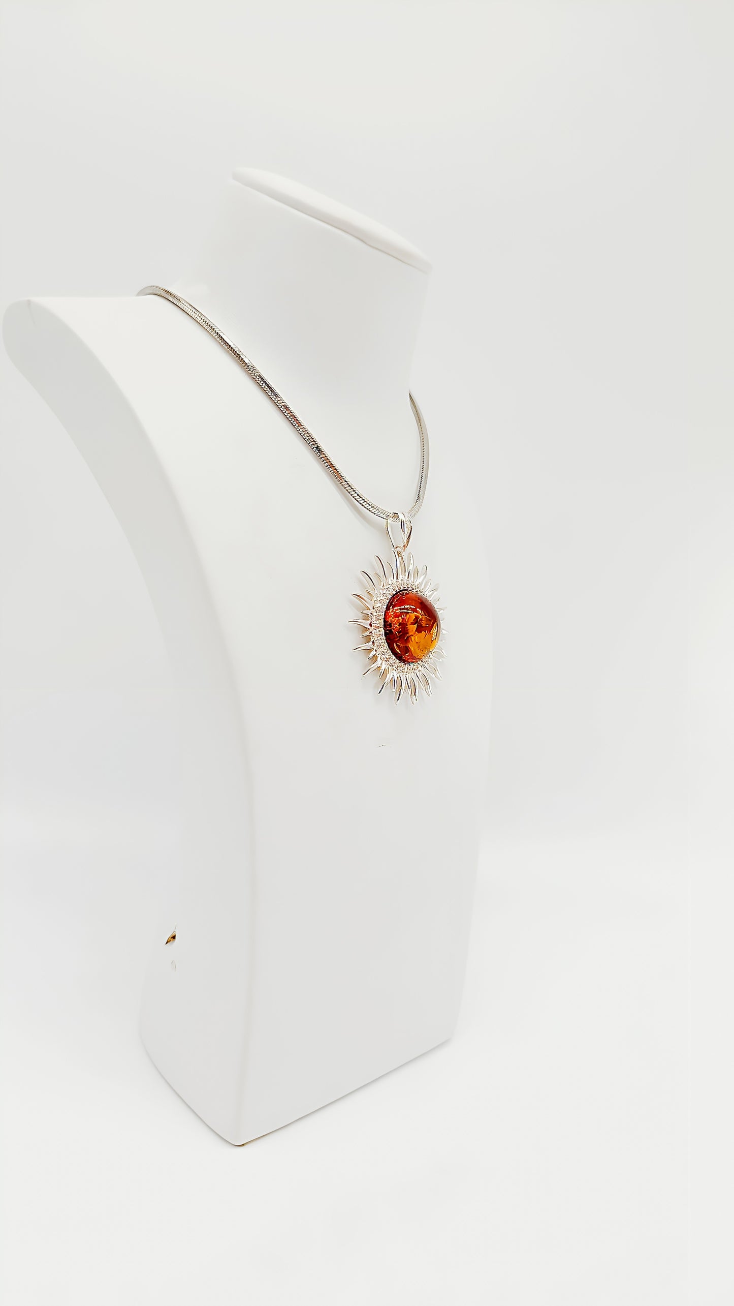 Damenanhänger Sonne Silber – Geschenkidee mit Bedeutung