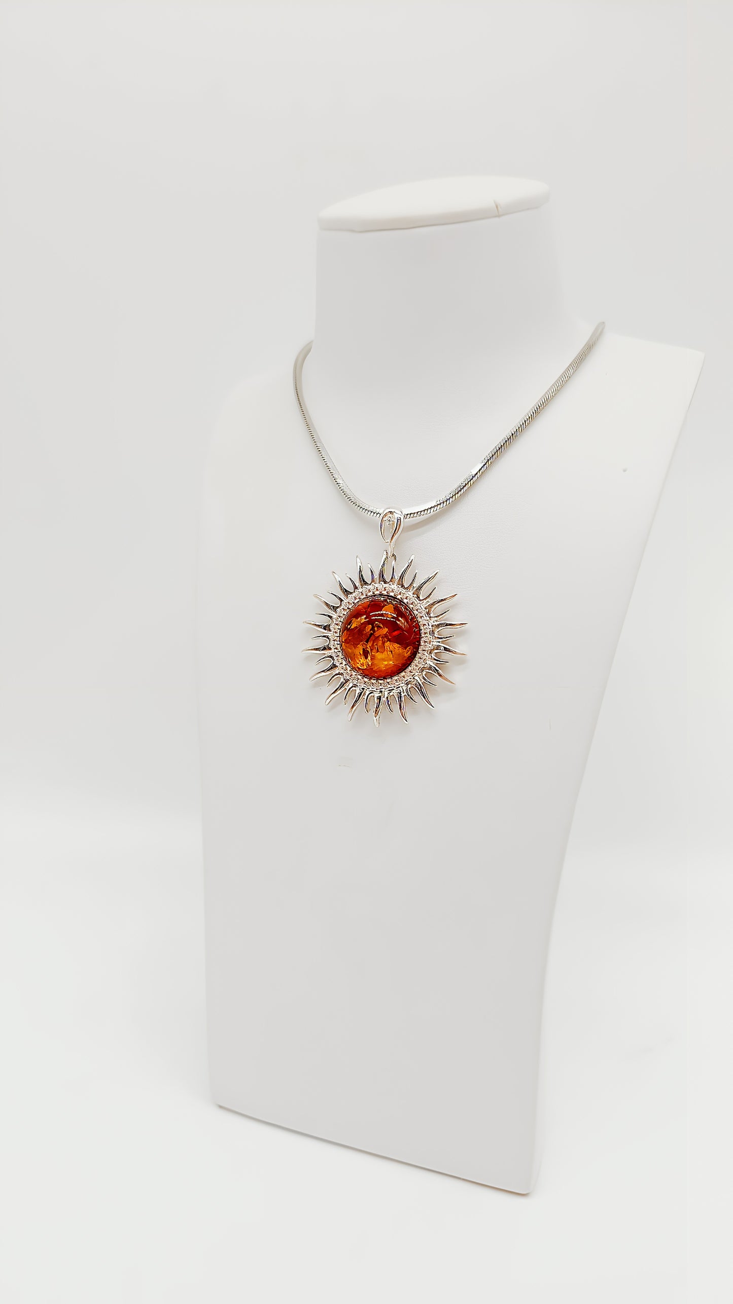 Damenanhänger Sonne Silber – Geschenkidee mit Bedeutung