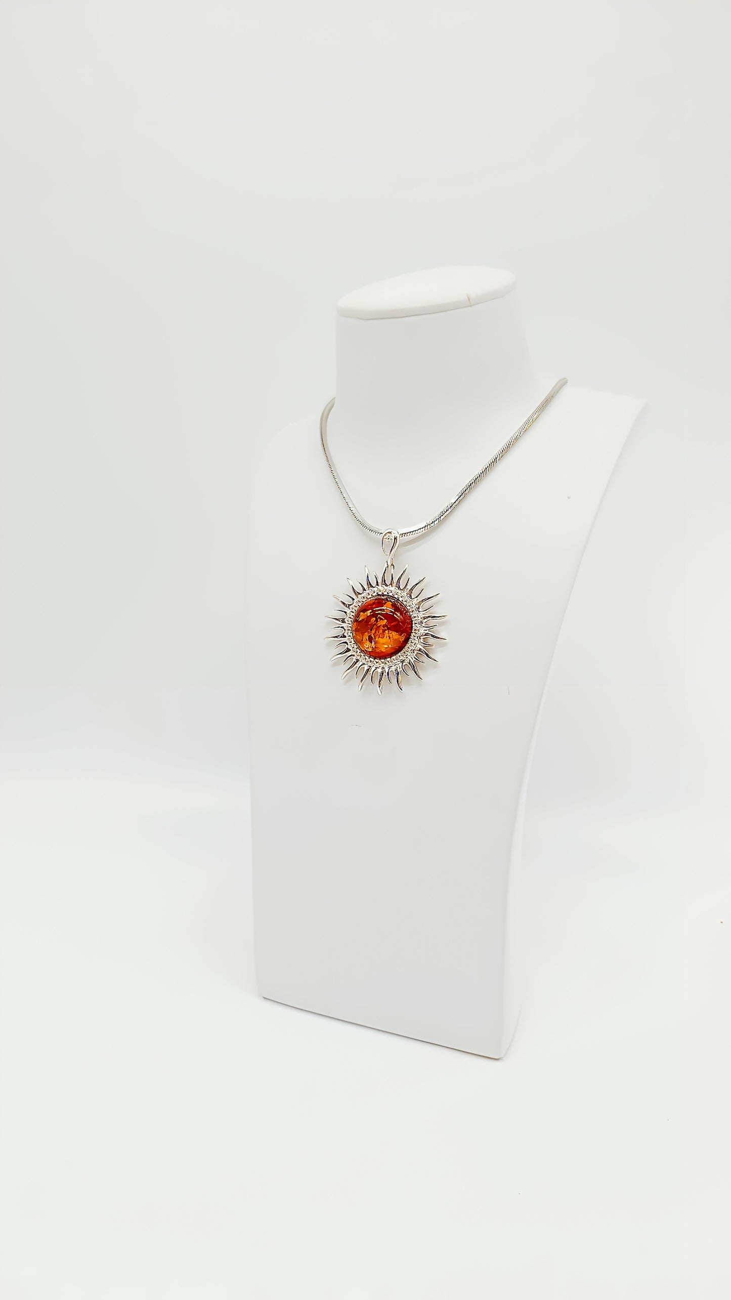Damenanhänger Sonne Silber – Geschenkidee mit Bedeutung