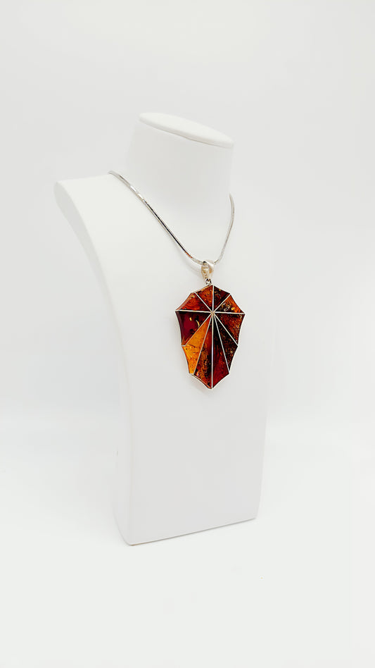 Amber in a new look: Modern pendant