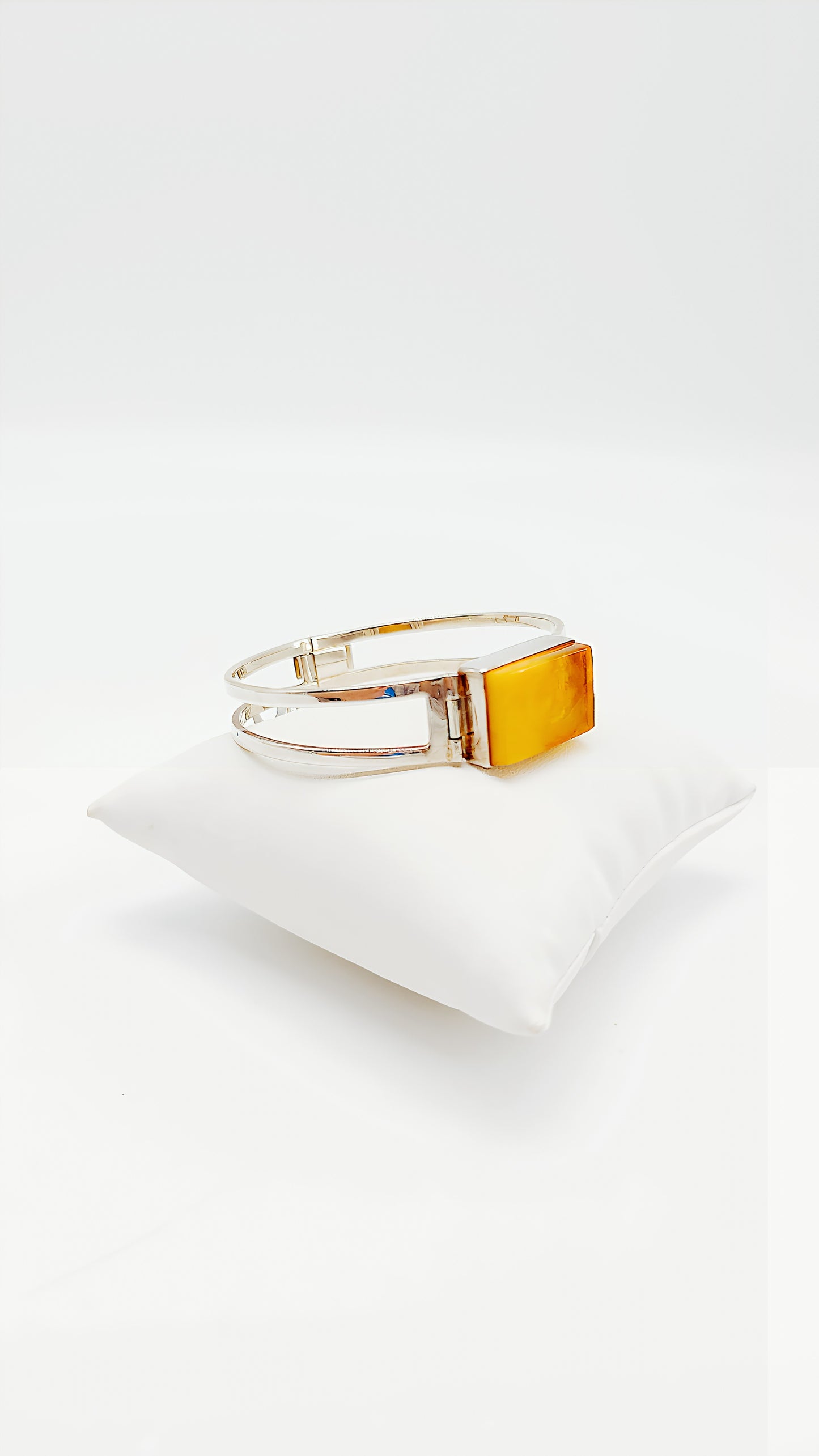Minimalistischer Armreif mit besonderem Glanz