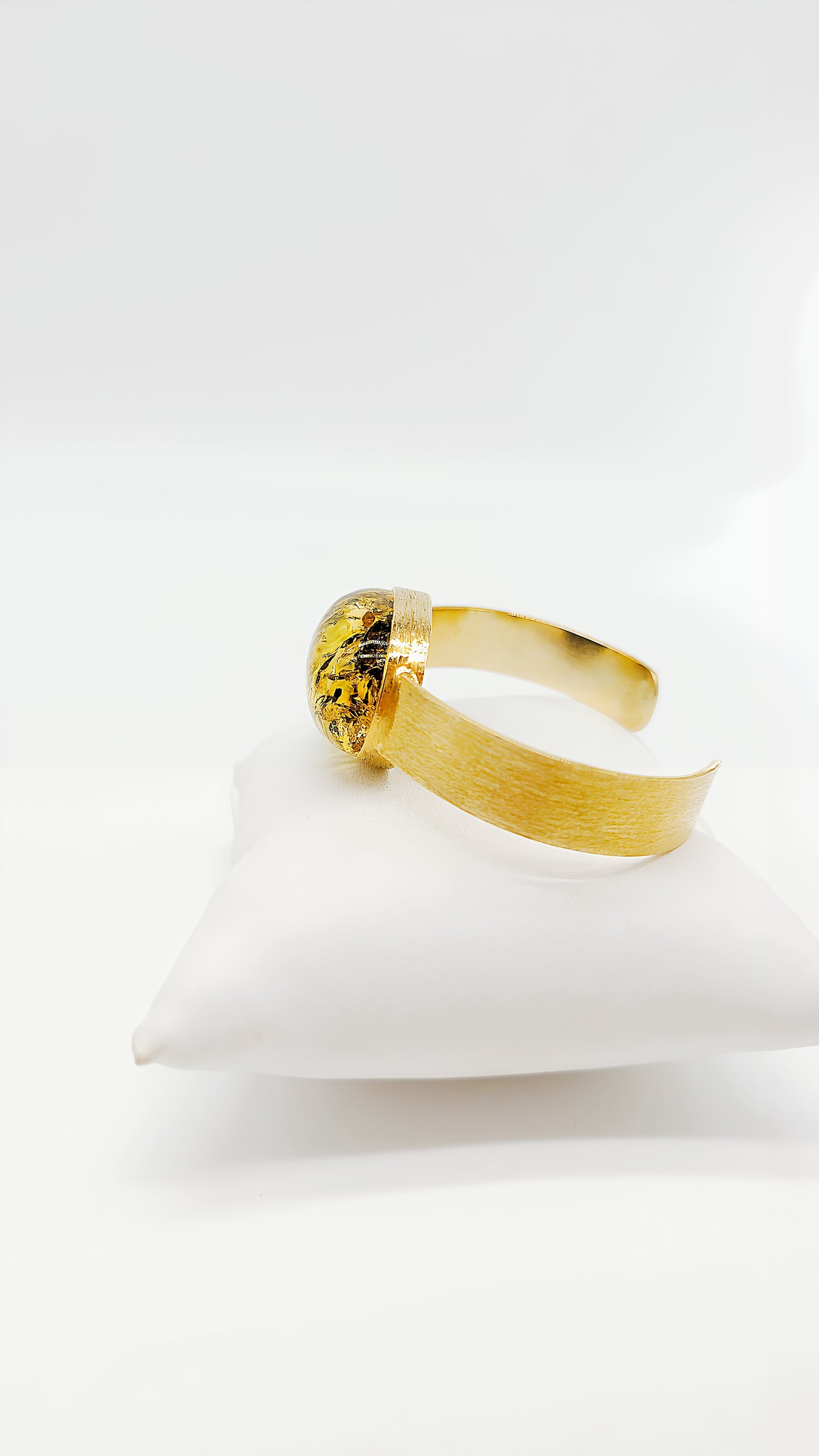 Elegant design: gold-plated silver and green amber