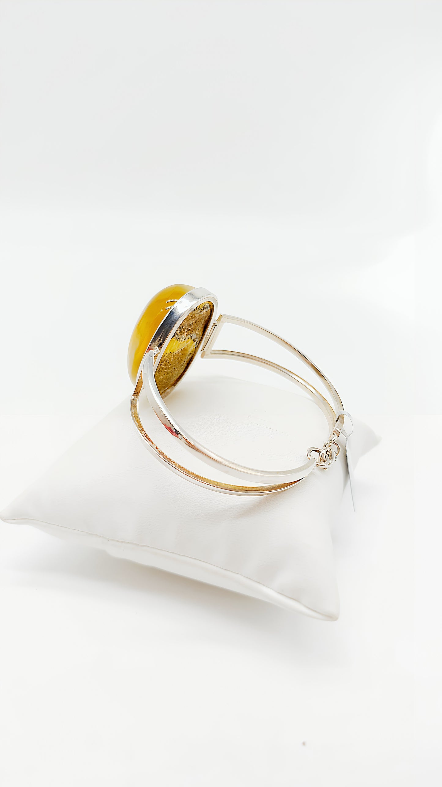 Timeless beauty: amber and silver in harmony