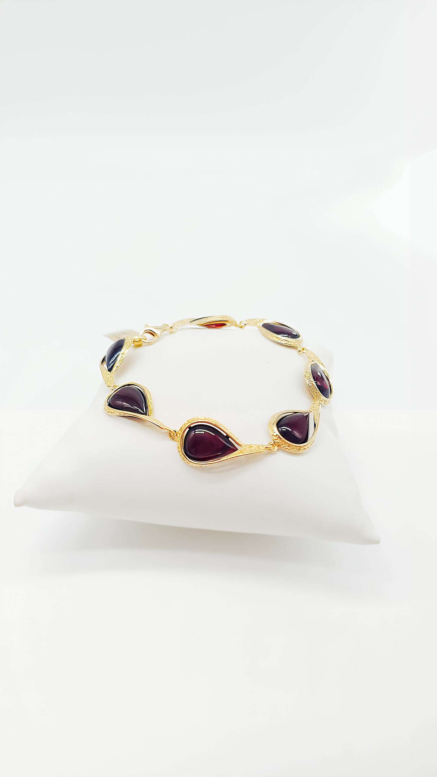 Unikates Design: Bernstein und Gold in Perfektion