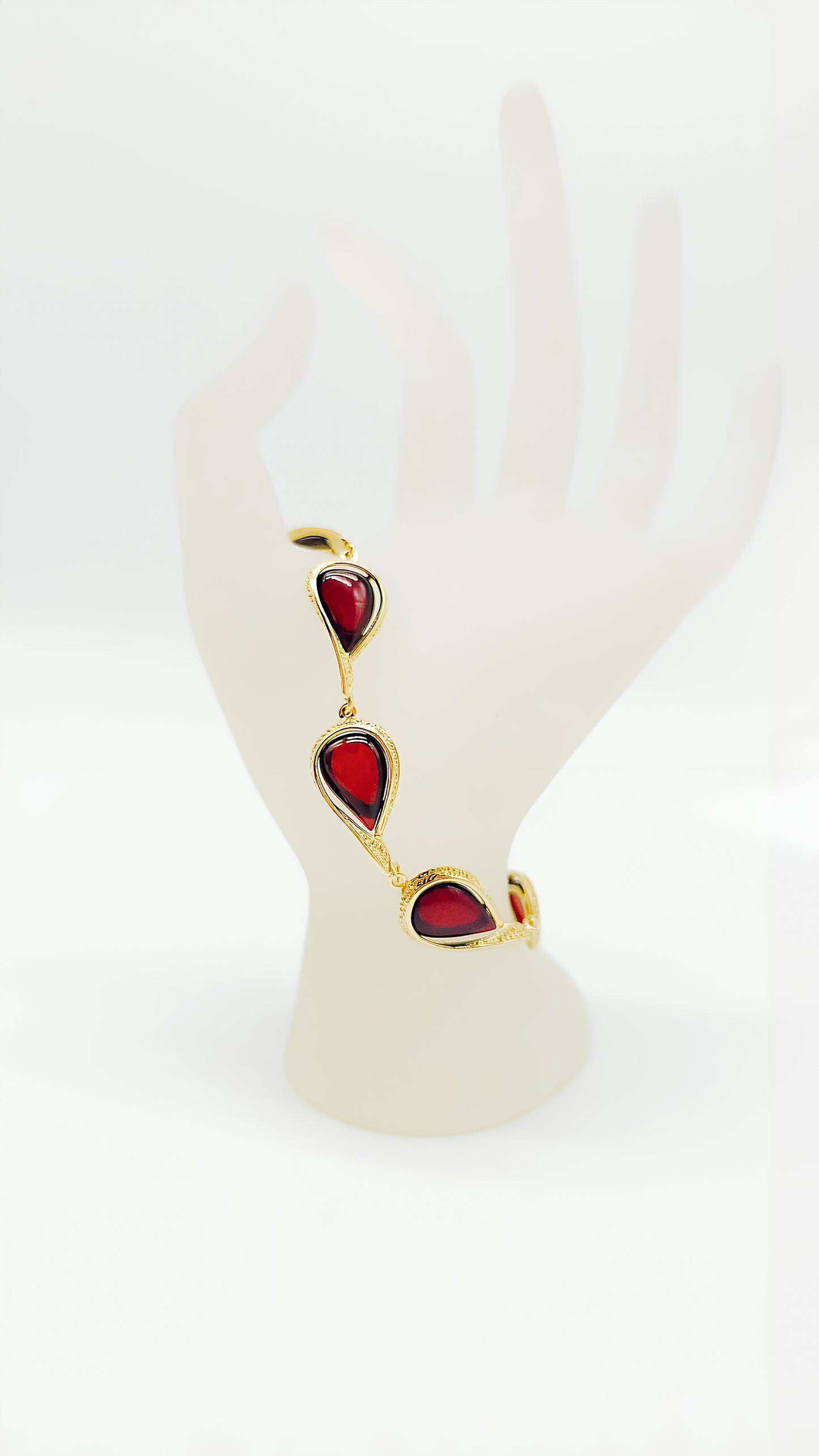 Unikates Design: Bernstein und Gold in Perfektion