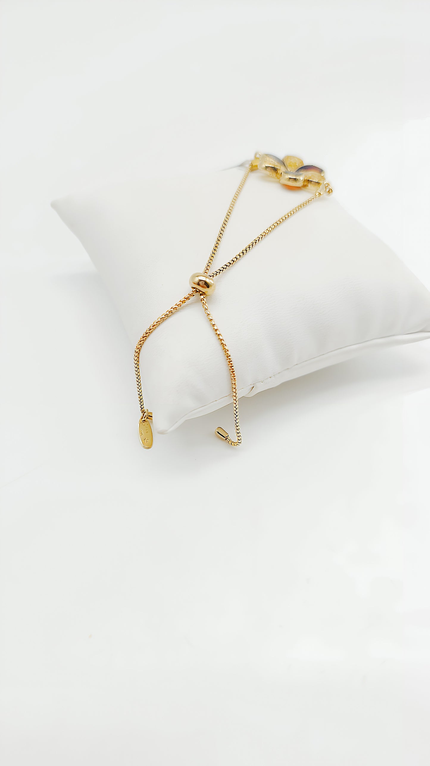 Floral elegance: amber bracelet in gold-plated silver