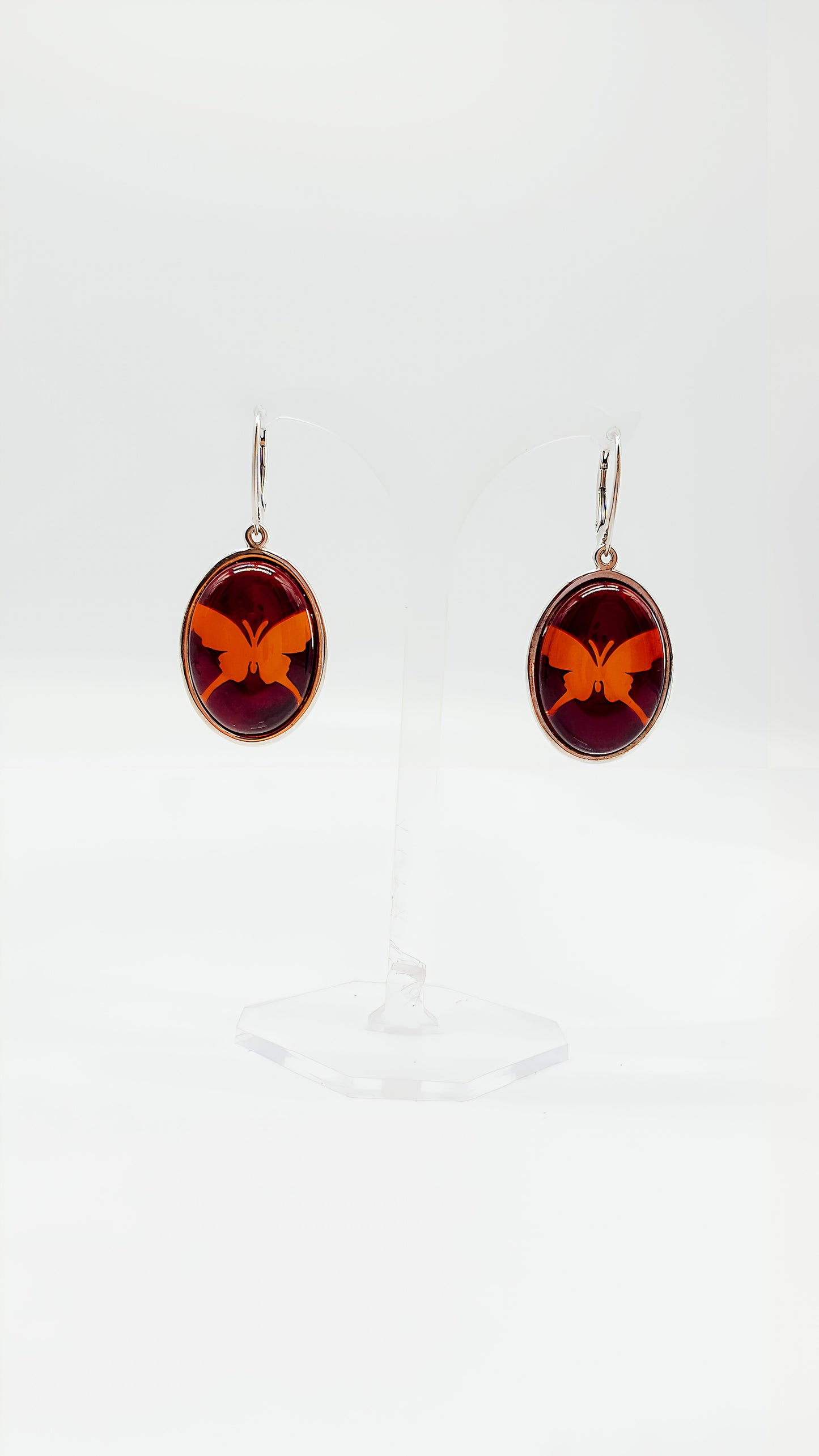 Shimmering freedom: Amber & silver united
