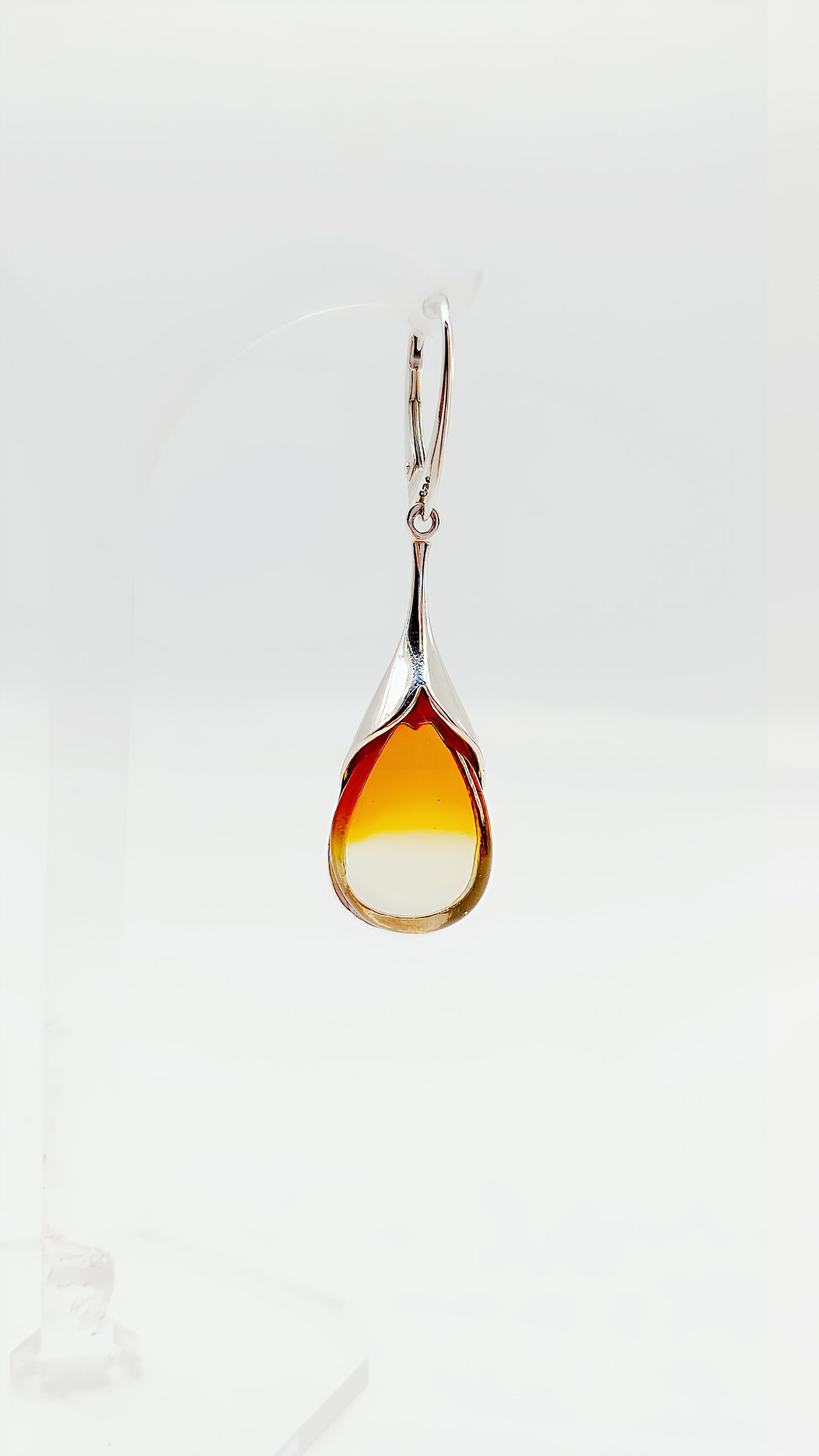 Elegant drop: earrings made of amber