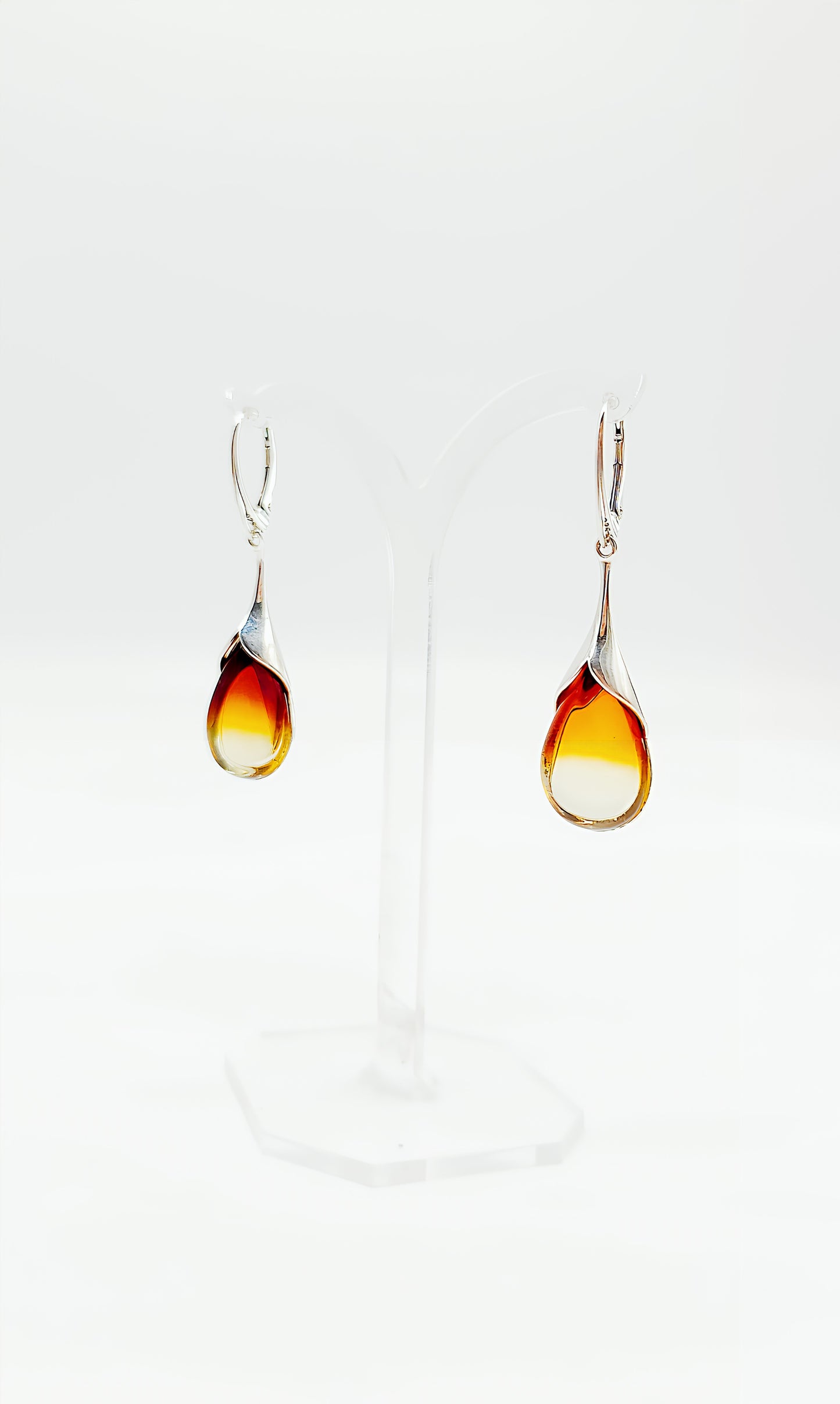 Elegant drop: earrings made of amber