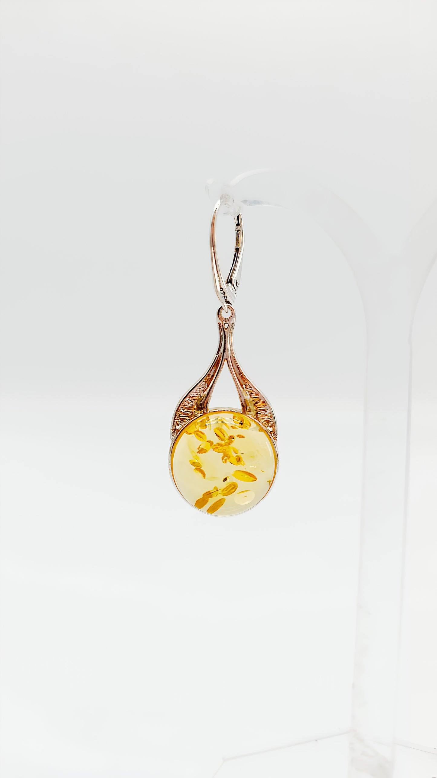 Amber shimmer in delicate silver shine