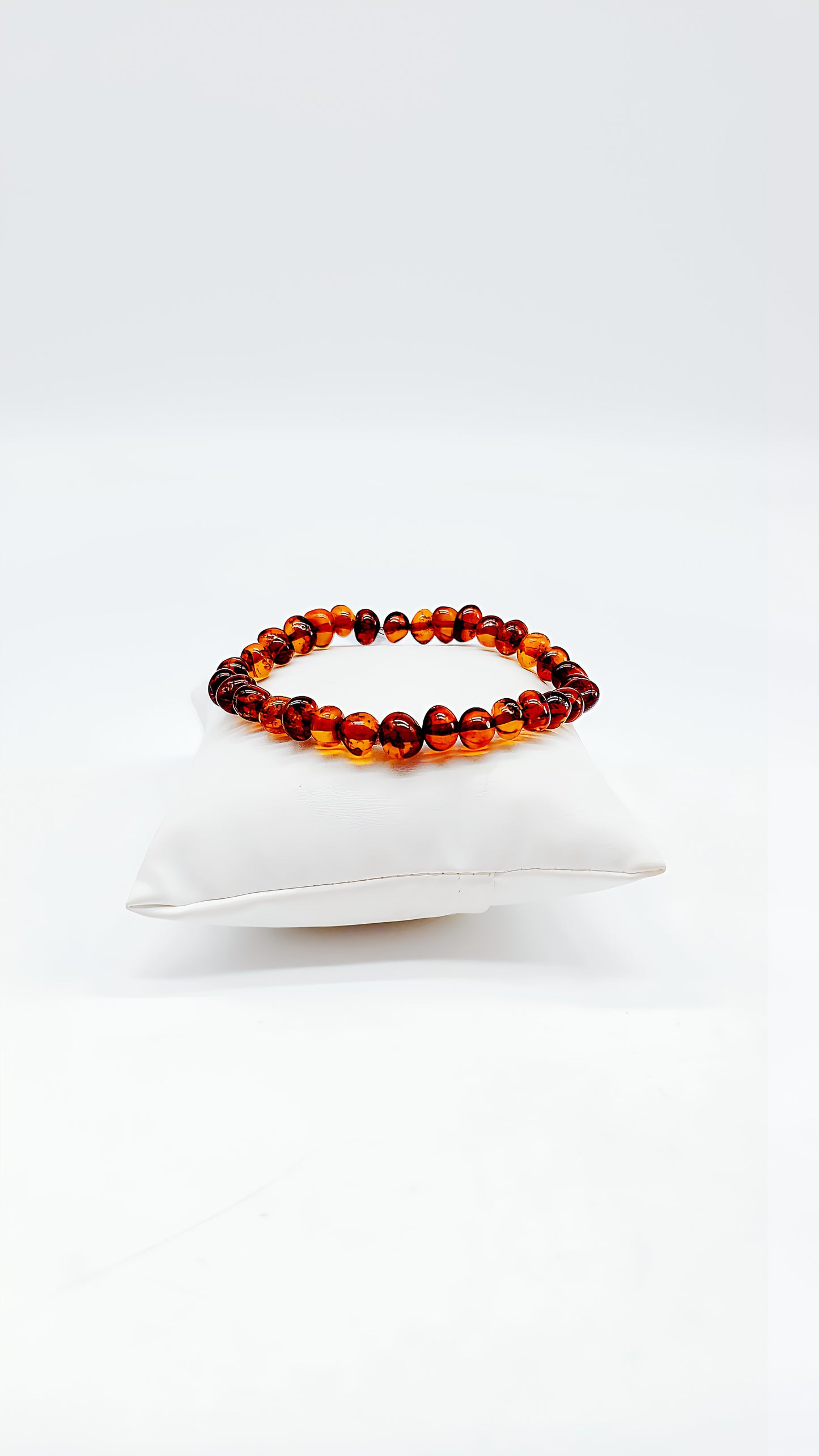 Honey-colored bracelet made of genuine amber – unique natural look