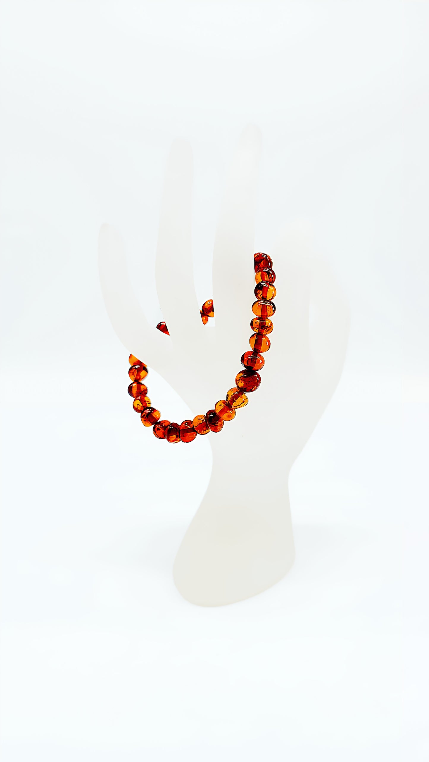 Honey-colored bracelet made of genuine amber – unique natural look