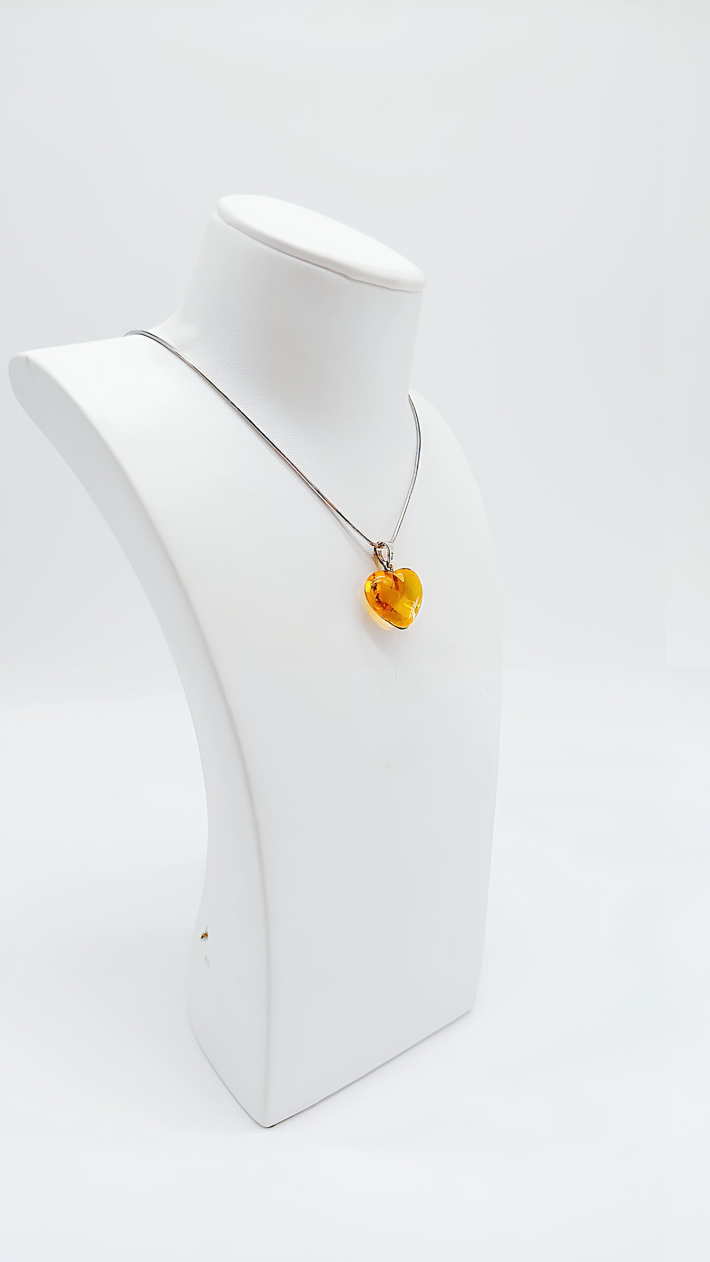 Un cœur pour elle – pendentif en ambre