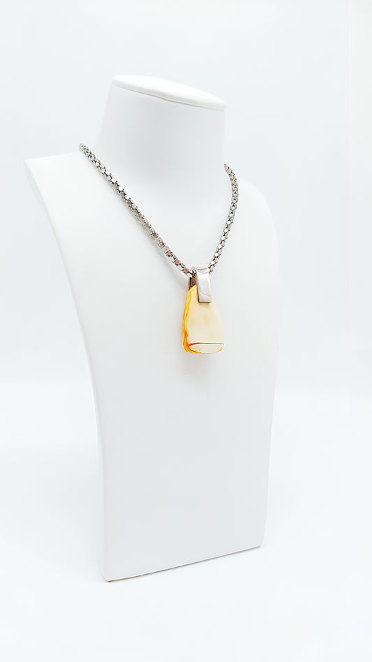 Simple and elegant – amber pendants with style
