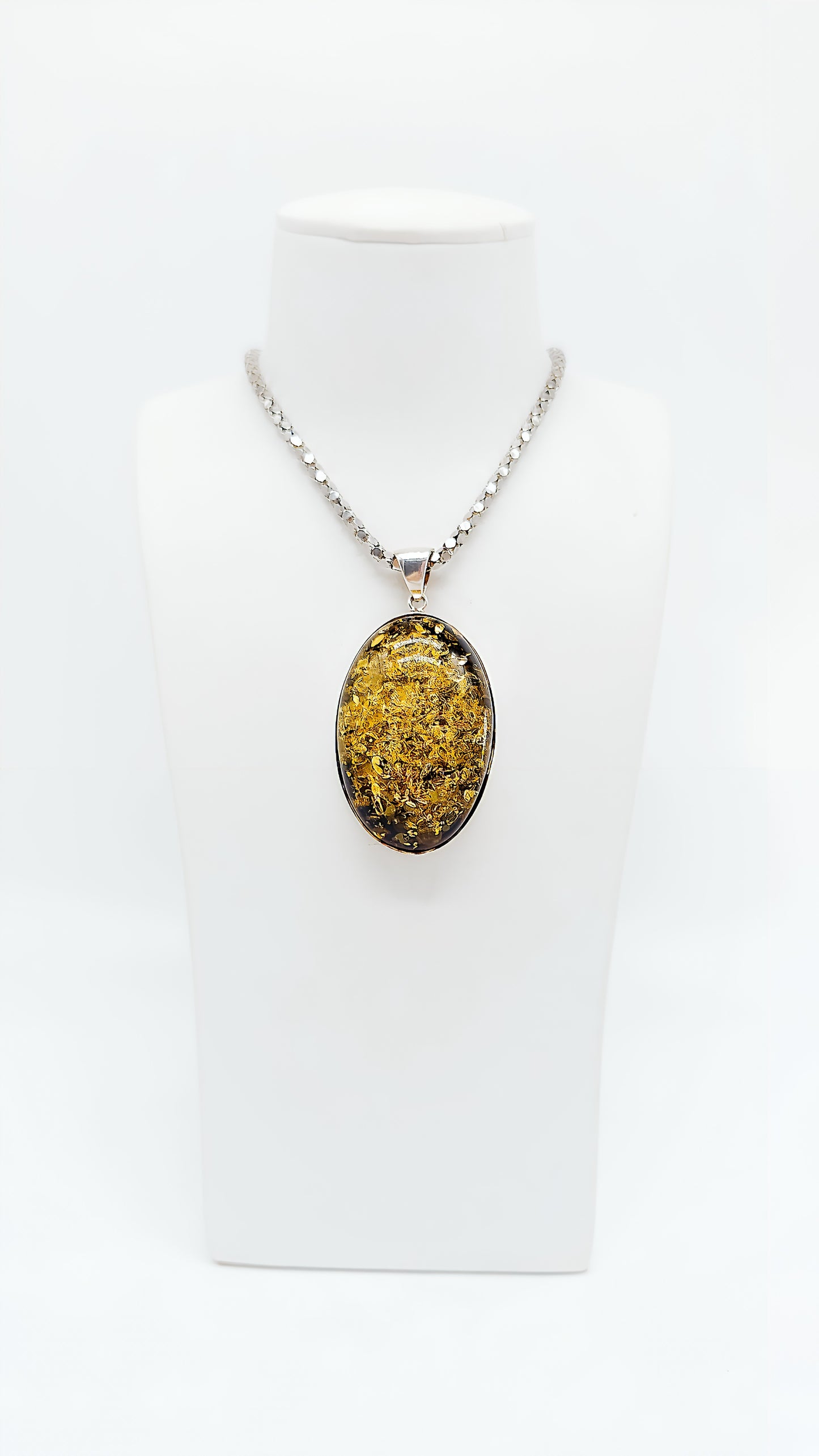 Goldgrüner Bernstein – Eleganter Halsschmuck in Silber