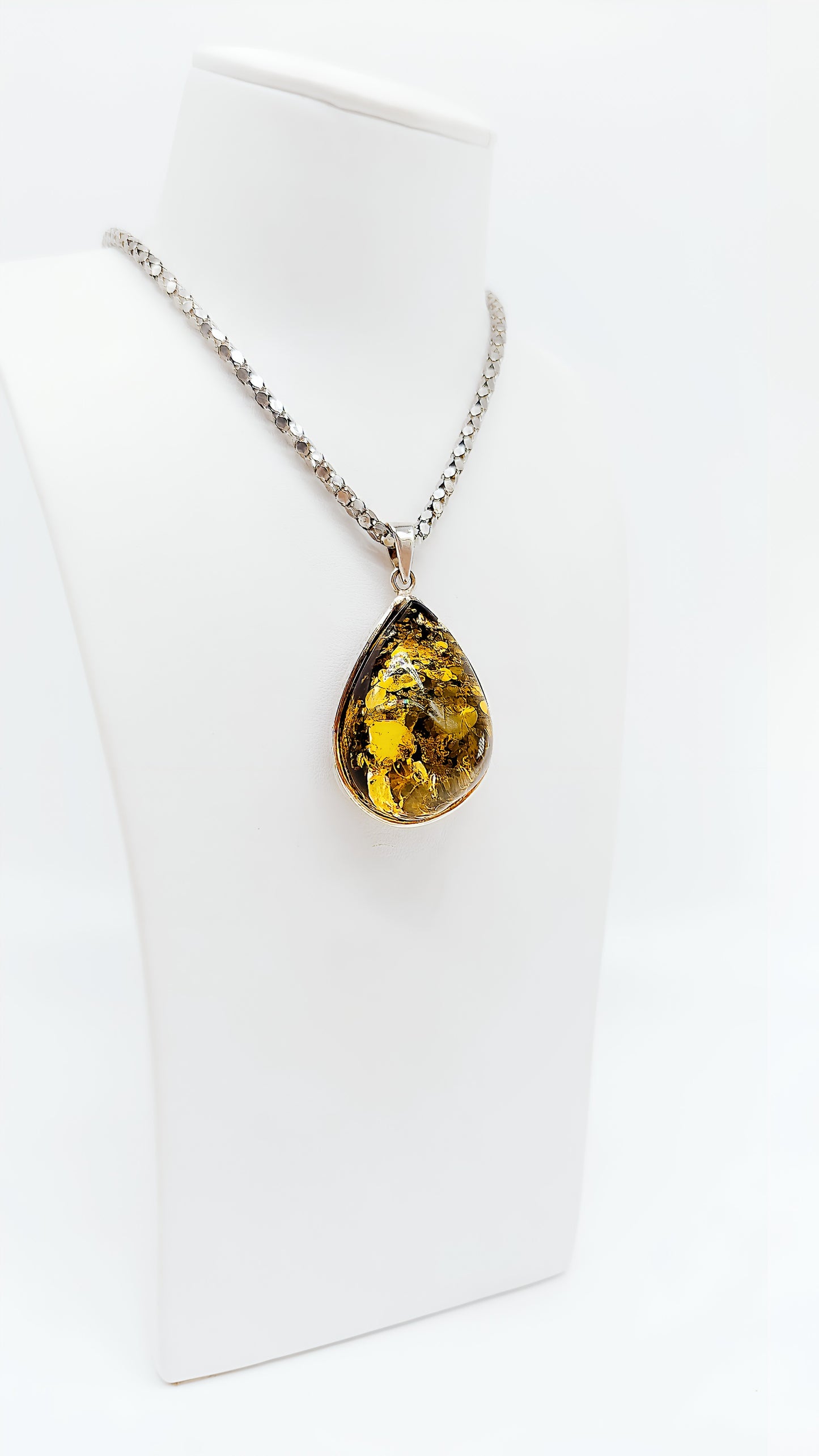 Edelstein Kette mit seltenem grünem Bernstein für Frauen