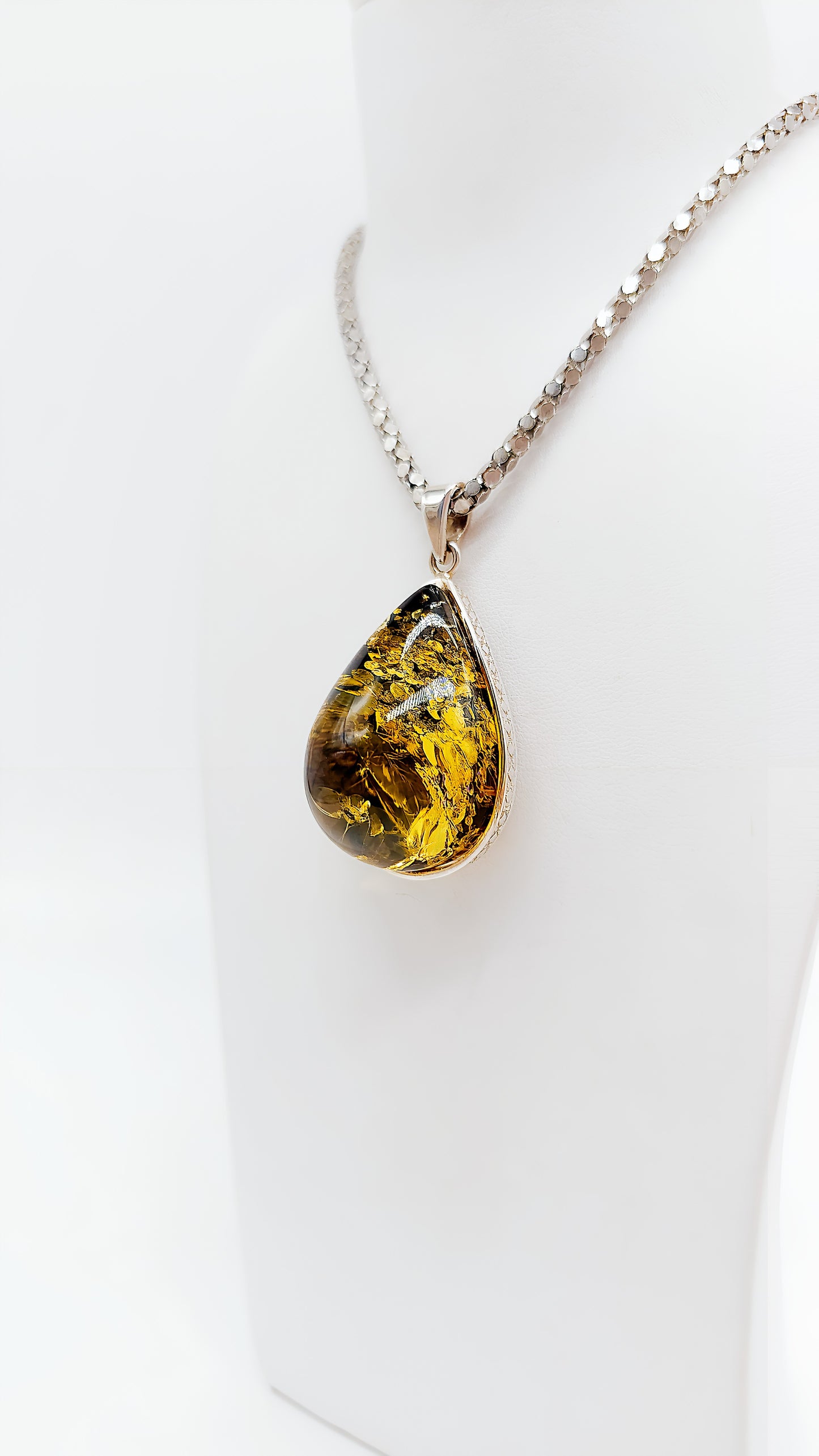 Edelstein Kette mit seltenem grünem Bernstein für Frauen