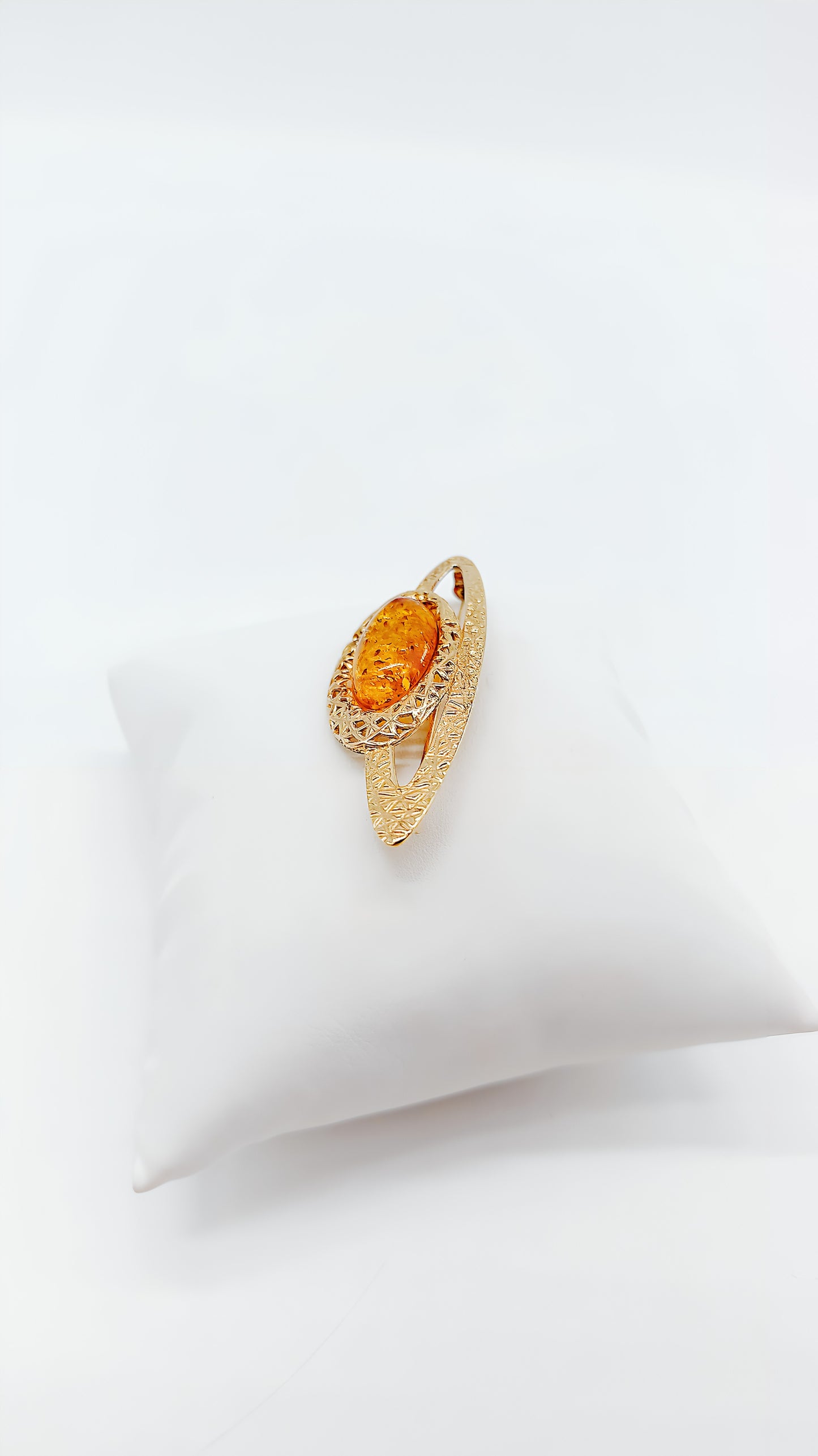 Exquisite gold-plated 925 silver brooch with amber
