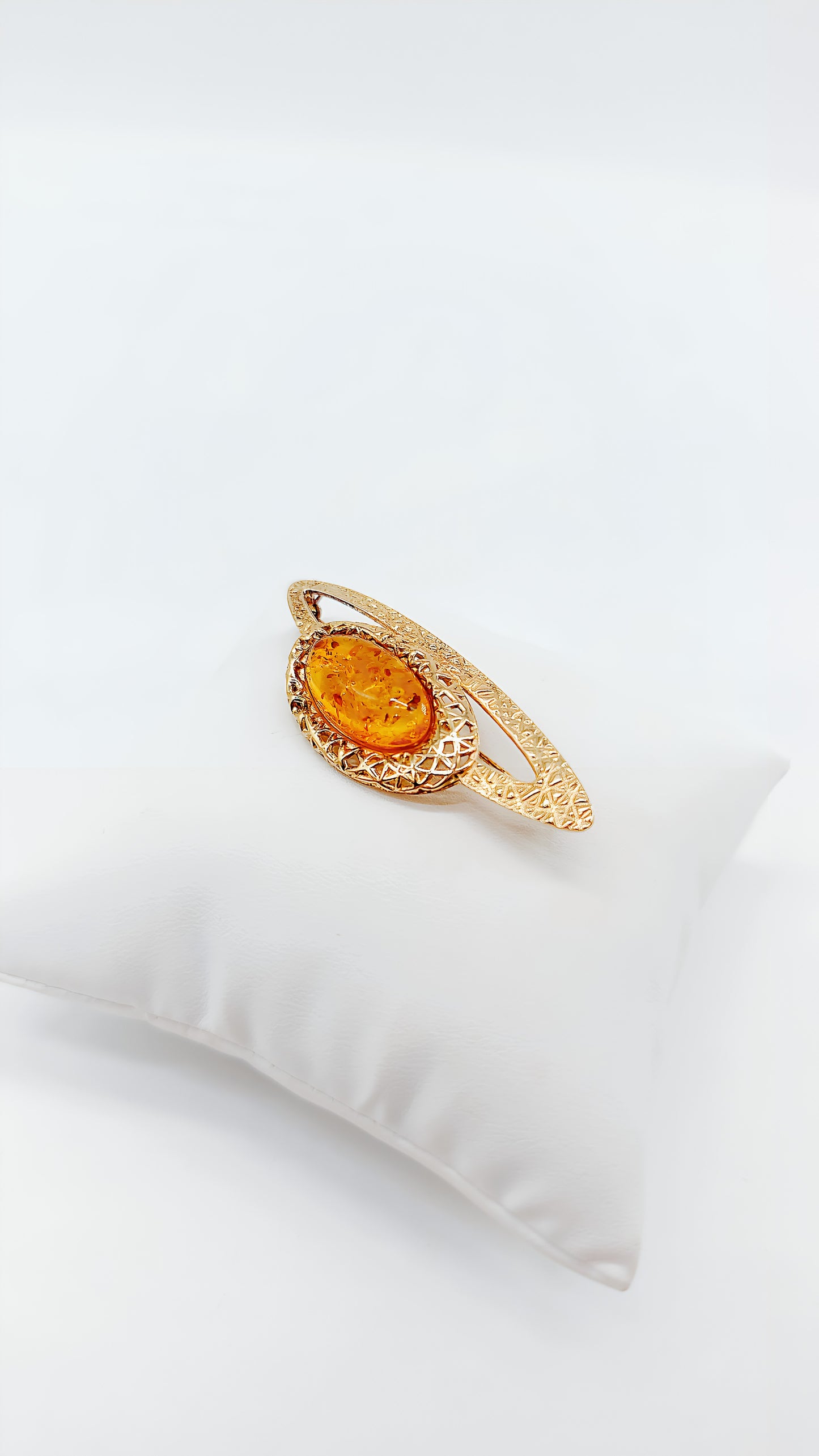 Exquisite gold-plated 925 silver brooch with amber