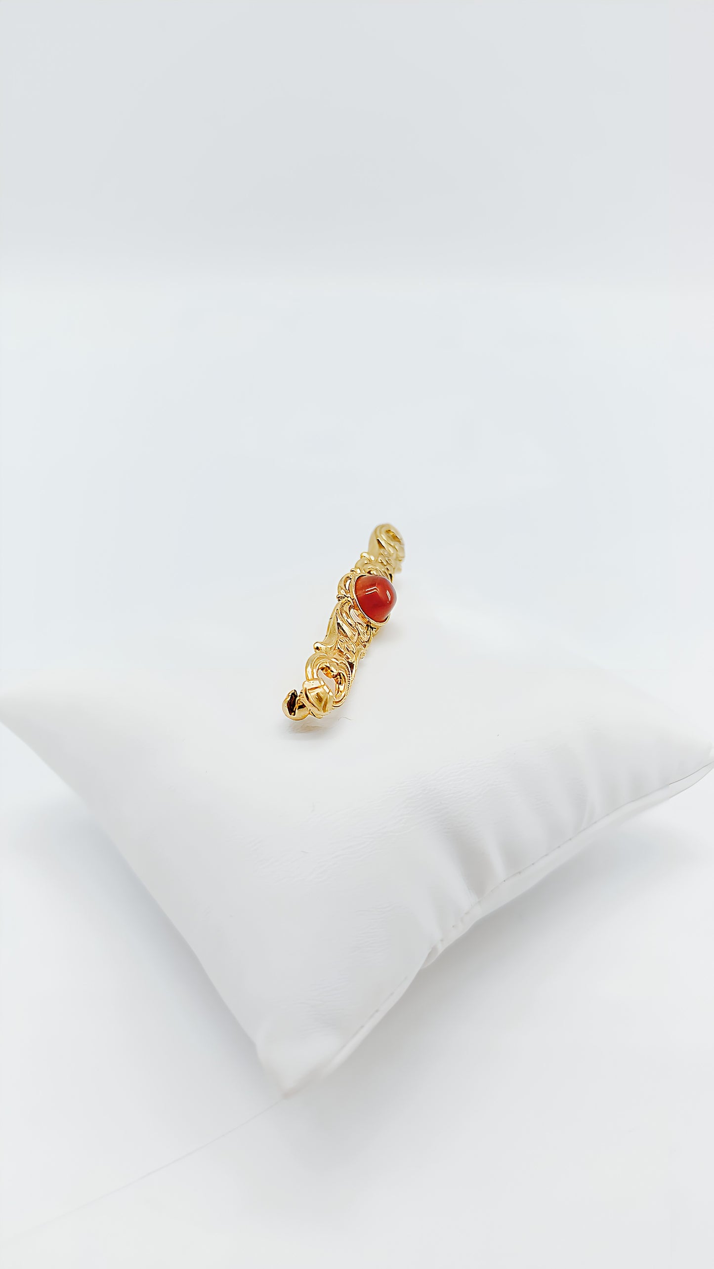 Vintage-inspired brooch – warm amber & gold-plated silver