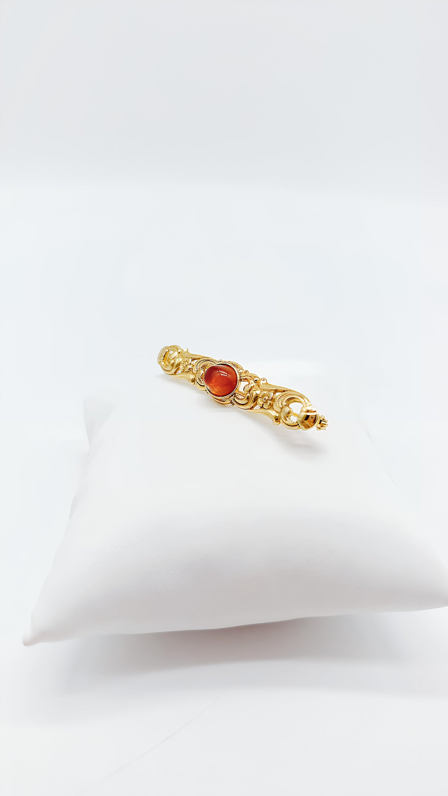 Vintage-inspired brooch – warm amber & gold-plated silver
