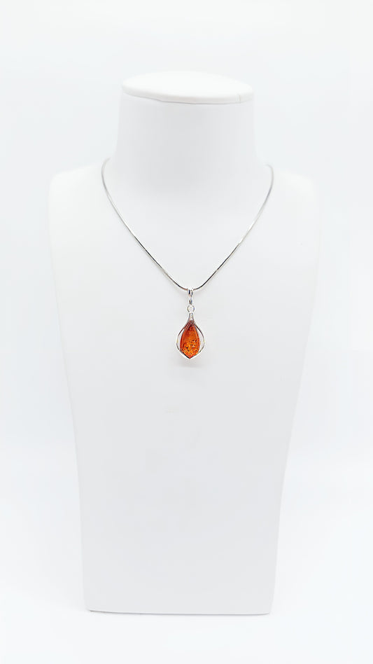 Drops of Light – Silver pendant with amber