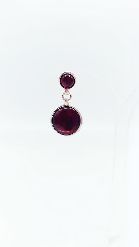 Red Amber – Timeless Elegance in Silver